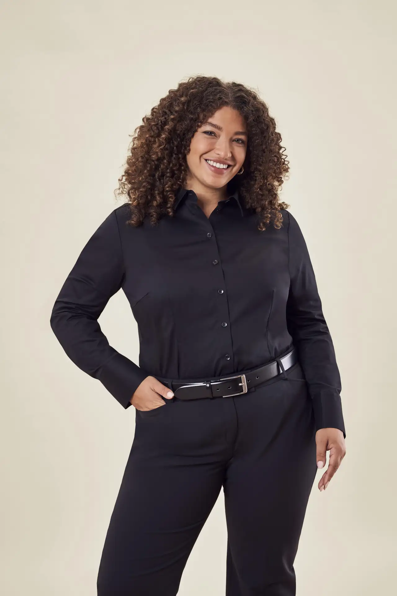 greiff-6562-damen-bluse-11-rf-premiu_1200_schwarz-model-1 GREIFF Damen Bluse Kentkragen PREMIUM Regular Fit