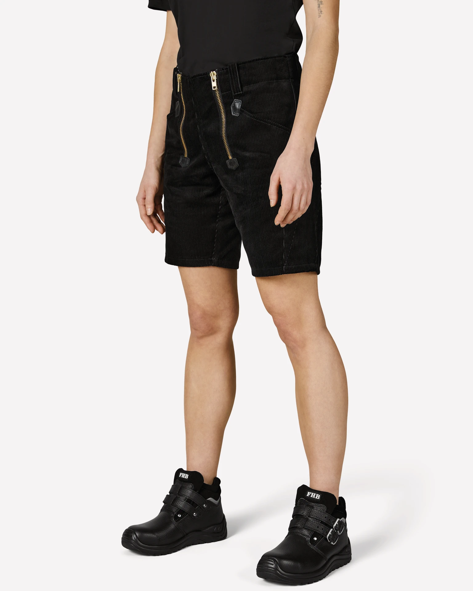 FHB-20033-hans-zunft-shorts-genuacord-schwarz-model-1 FHB Zunftshort HANS Genuacord