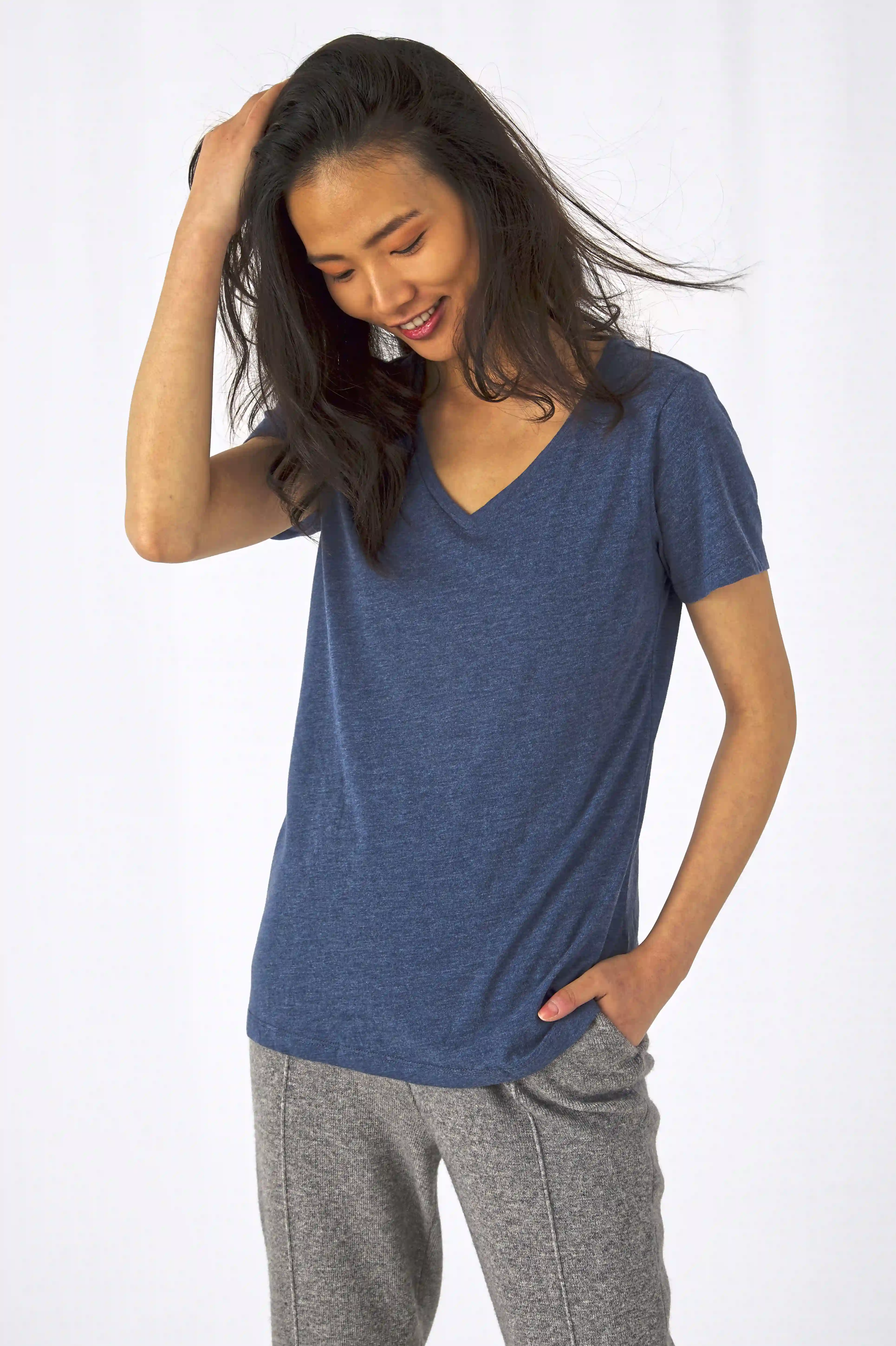 bc-tw058-triblend-women-v-t-shirt-heather-navy-model-1 B&C V-Neck Triblend T-Shirt Women