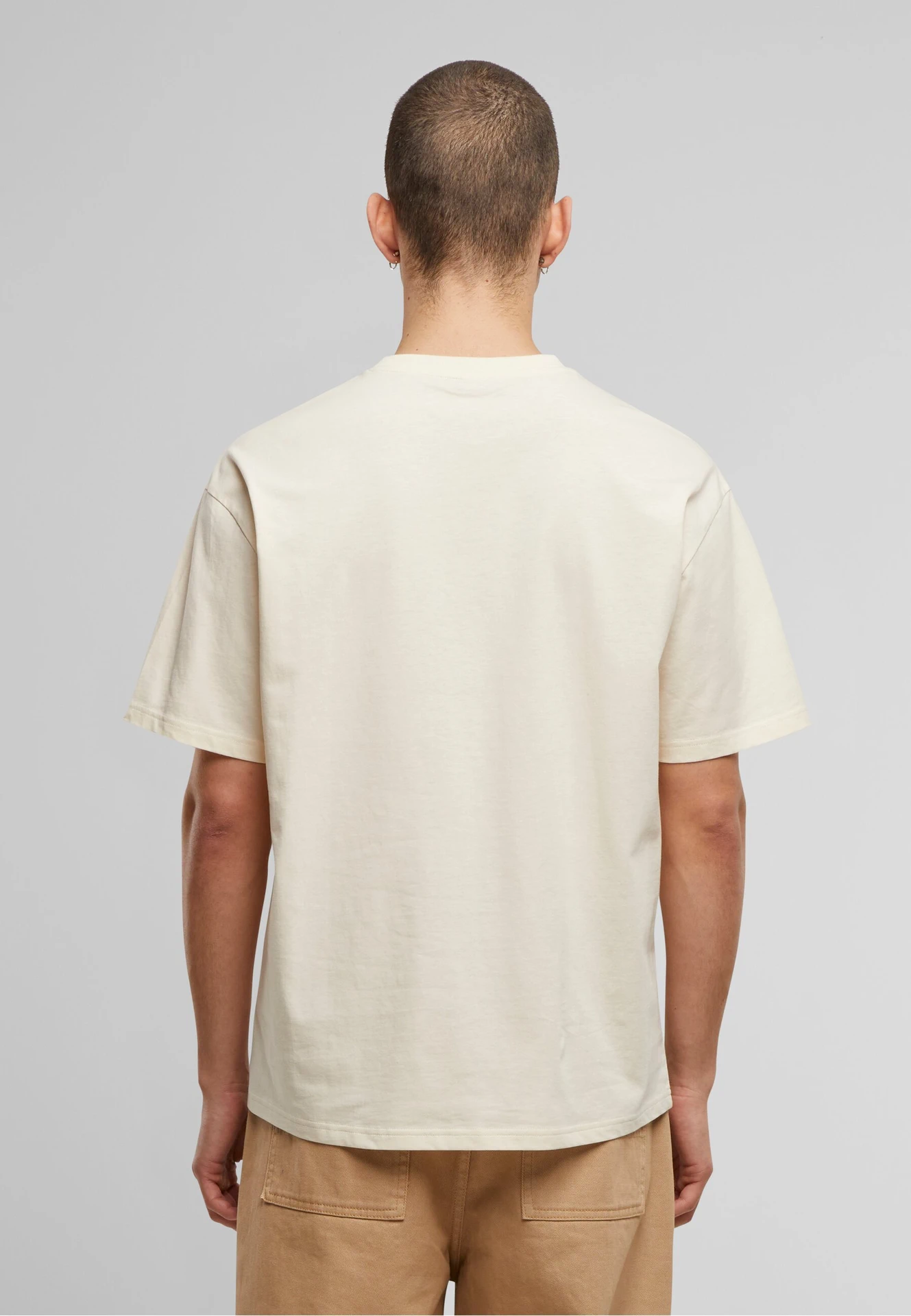 BYB-BB035-light-basic-loose-t-shirt-whitesand-model-2 Build Your Brand Light Basic Loose Tee
