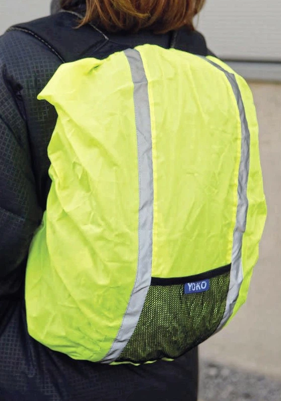 yoko-hvw068-hi-vis-waterproof-backpack-hi-vis-yellow-model-2 YOKO High Visibility wasserdichte Rucksack-Hülle