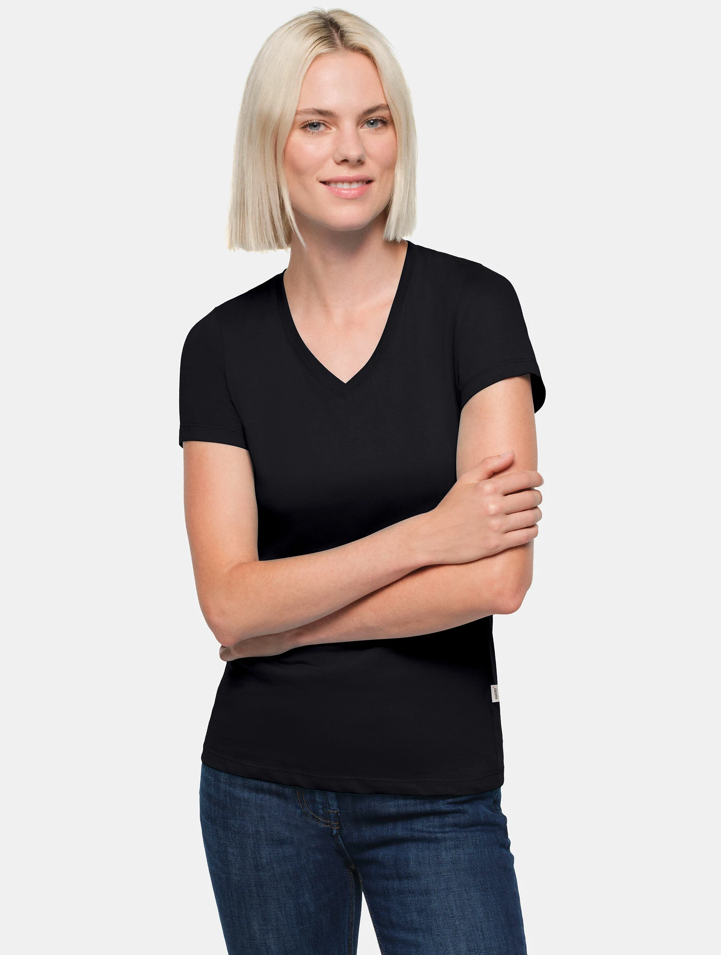 hakro-126-damen-v-shirt-classic-schwarz-model-0 HAKRO Women-V-Shirt 126 Classic