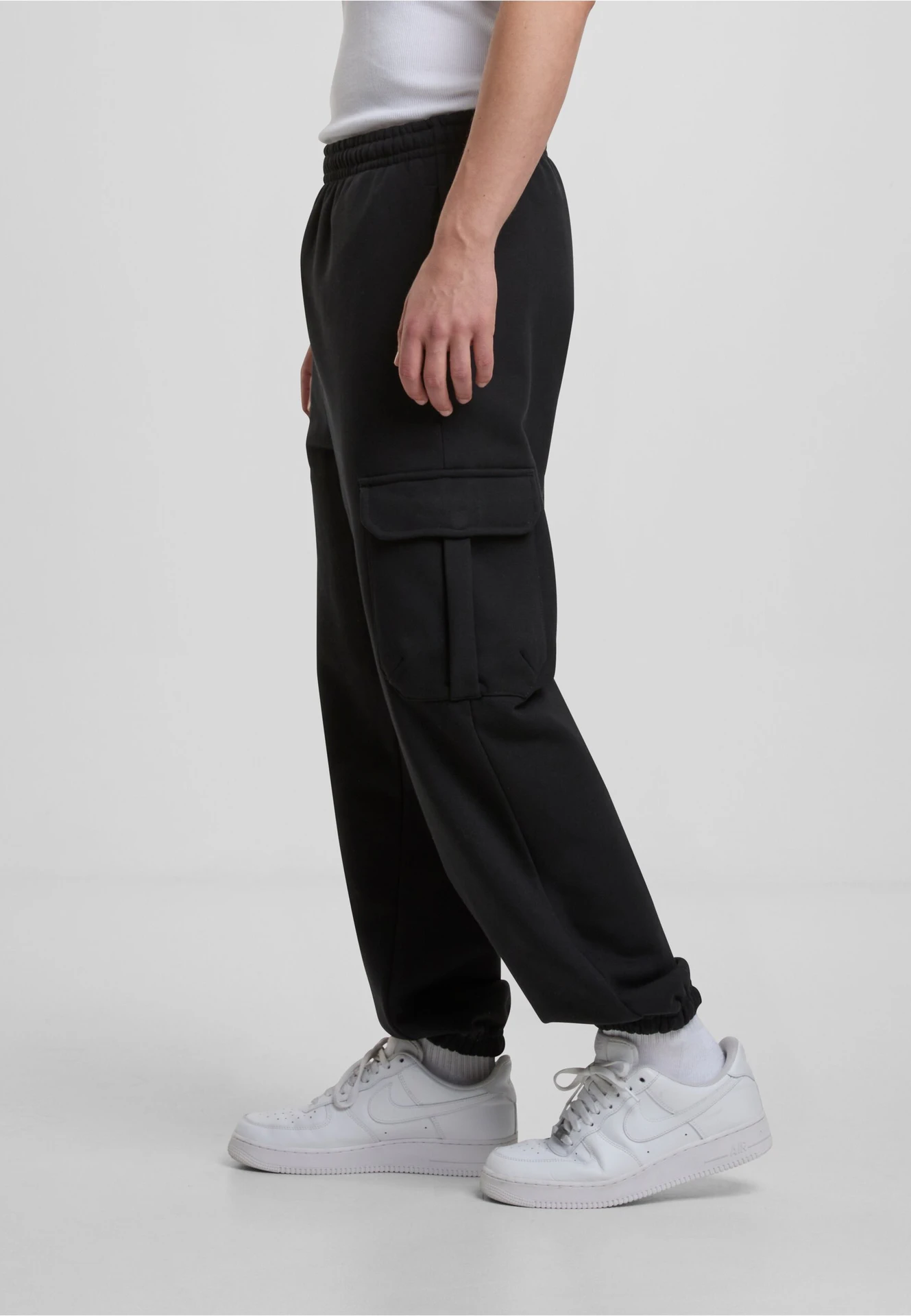 BYB-BY258-90s-cargo-sweatpants-black-model-1 Build Your Brand 90s Cargo Sweatpants