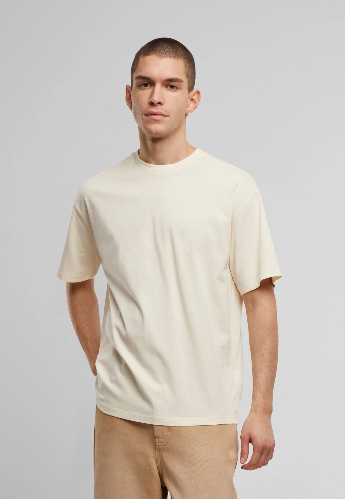 BYB-BB035-light-basic-loose-t-shirt-whitesand-model-0 Build Your Brand Light Basic Loose Tee