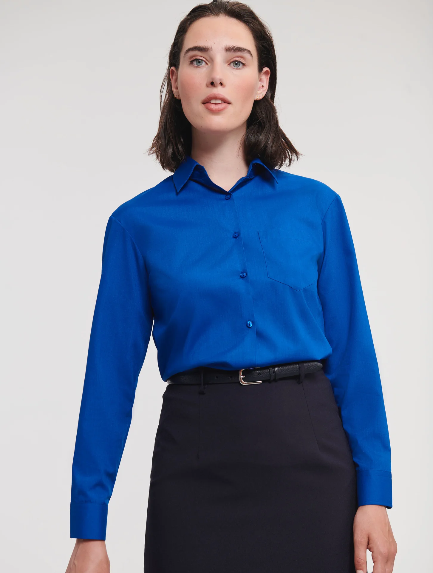 russell-r934f-ladies-ls-poly-cotton-easy-care-poplin-shirt-brightroyal-model-1 Russell Ladies Long Sleeve Polycotton Easy Care Poplin Shirt