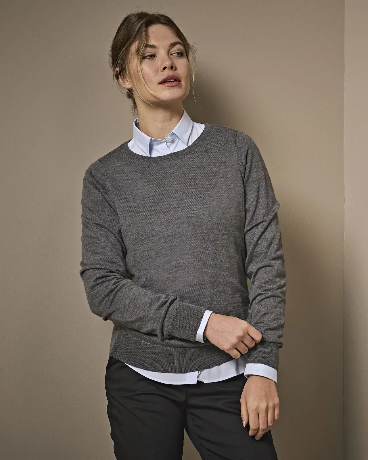tee-jays-6006-womens-crew-neck-sweater-greymelange-model-0 Tee Jays Women´s Crew Neck Sweater