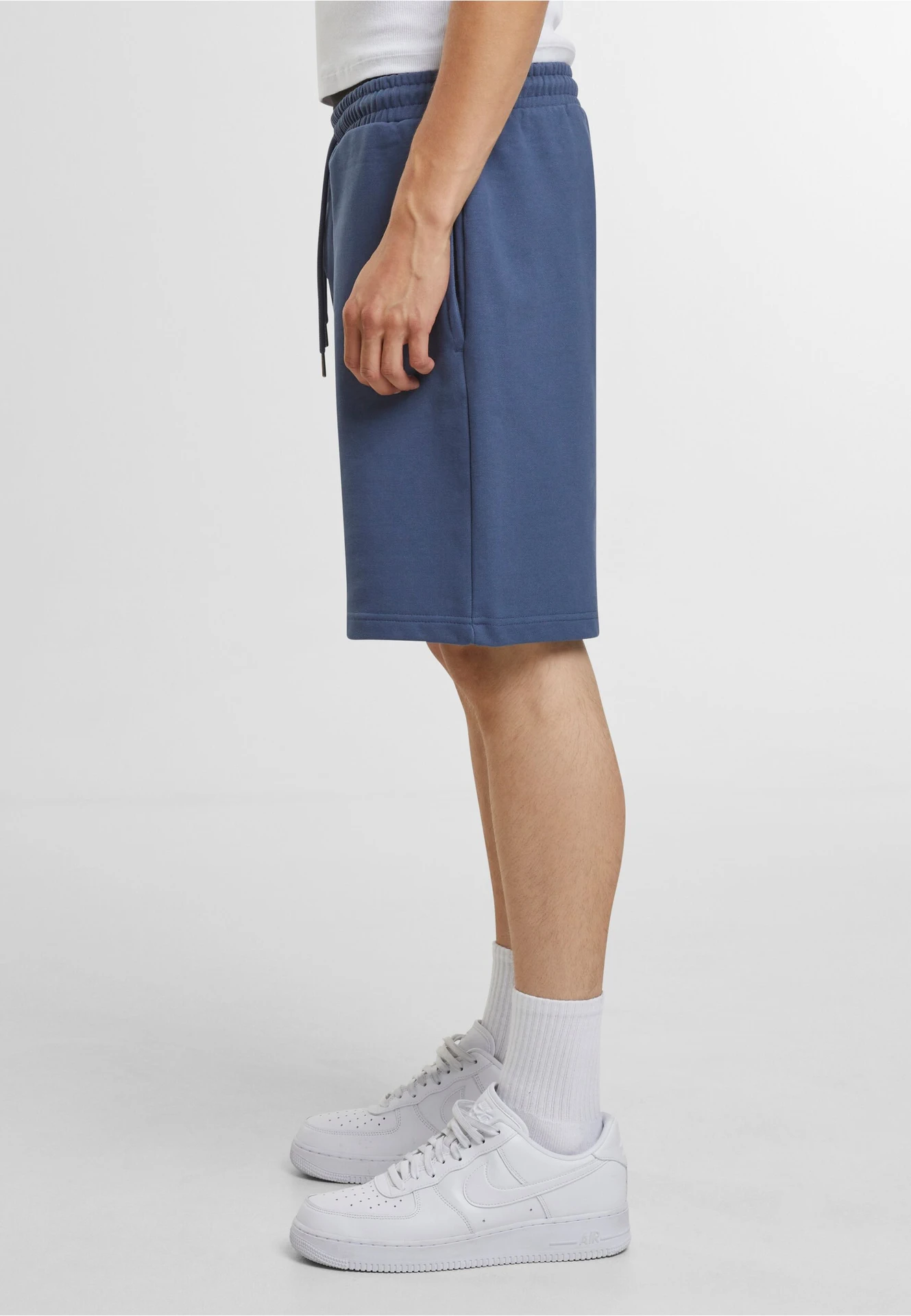 BYB-BY251-ultra-heavy-sweatshorts-vintageblue-model-1 Build Your Brand Ultra Heavy Sweatshorts