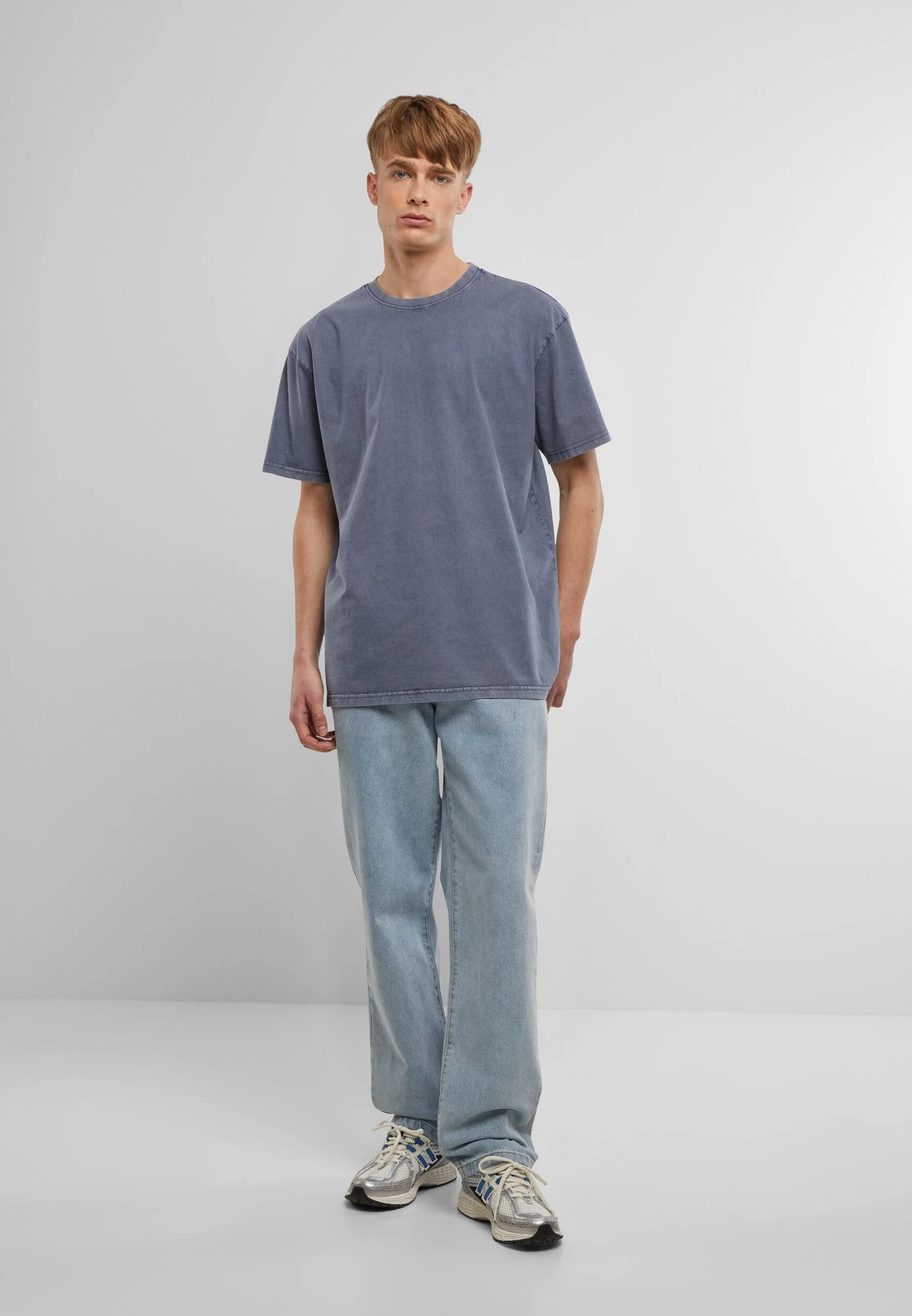 BYB-BY189-acid-washed-heavy-oversize-t-shirt-vintageblue-model-3 Build Your Brand Acid Washed Heavy Oversize Tee