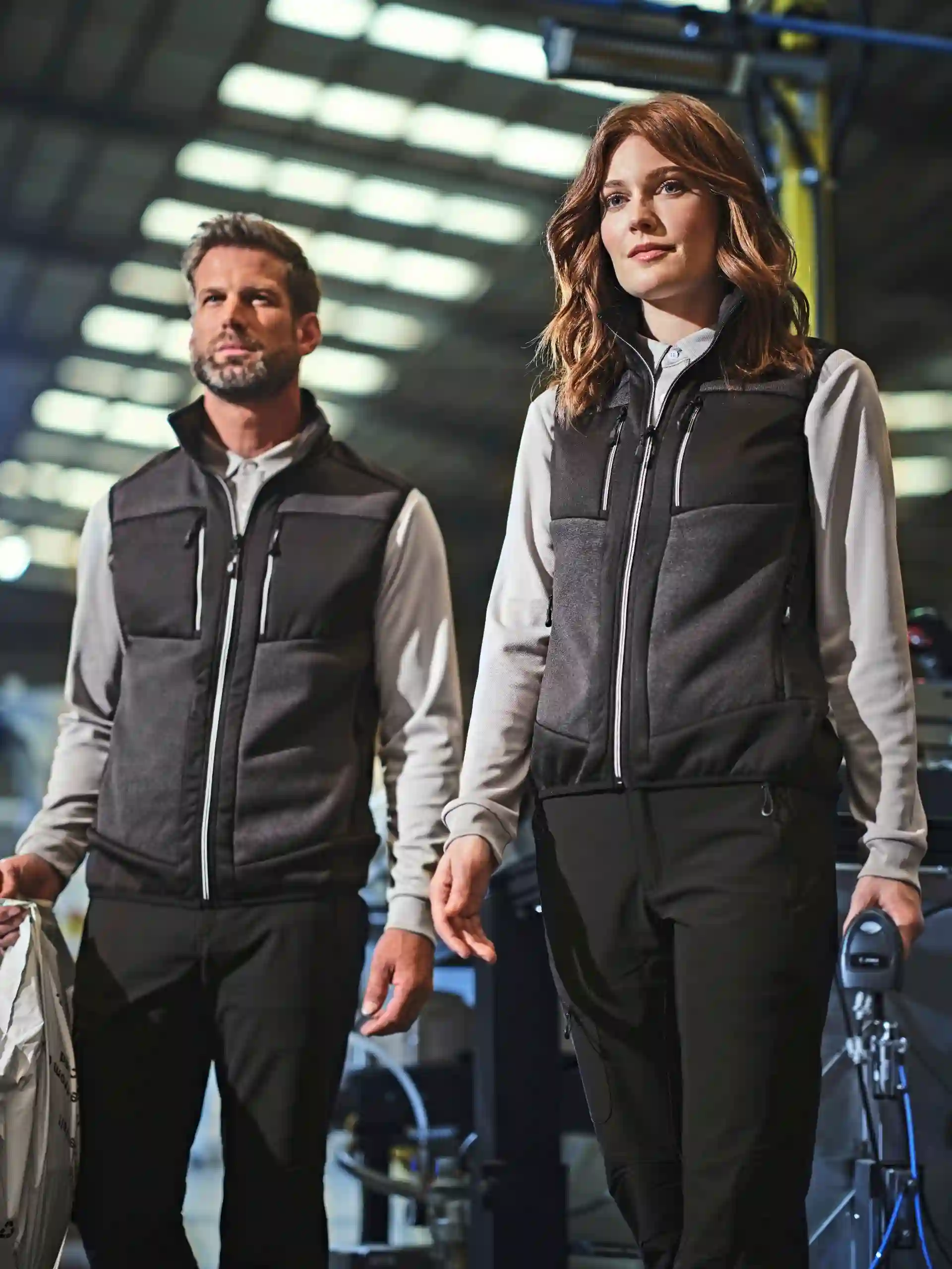 regatta-tra914-e-volve-unisex-knit-effect-stretch-bodywarmer-ash-black-model-1 Regatta E-volve Unisex Knit Effect Stretch Bodywarmer