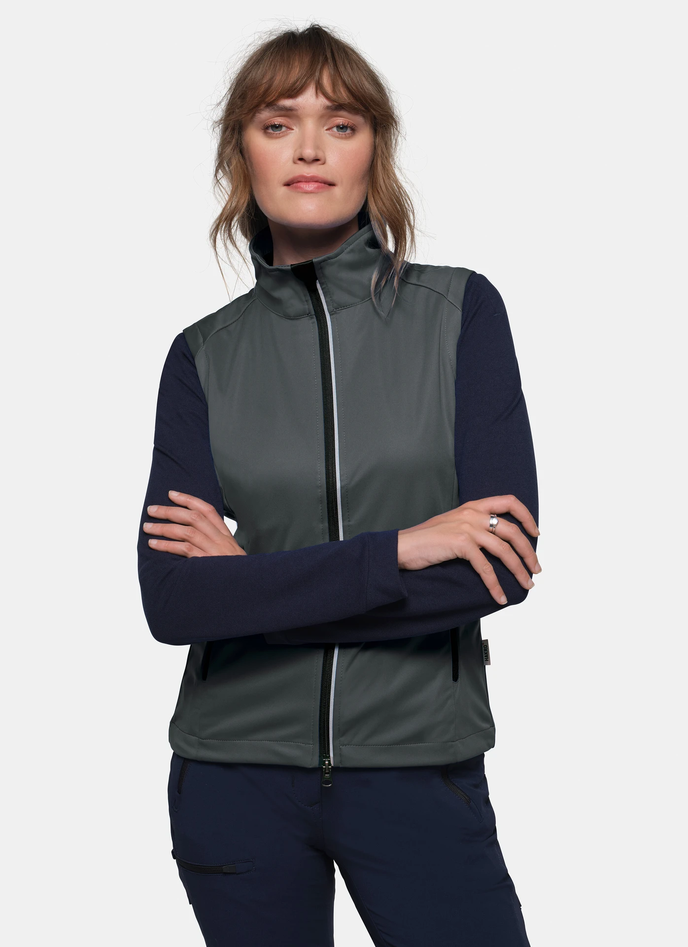 hakro-254-damen-light-softshellweste-anthrazit-model-0 HAKRO Women-Light-Softshell-Weste 254 Sarina