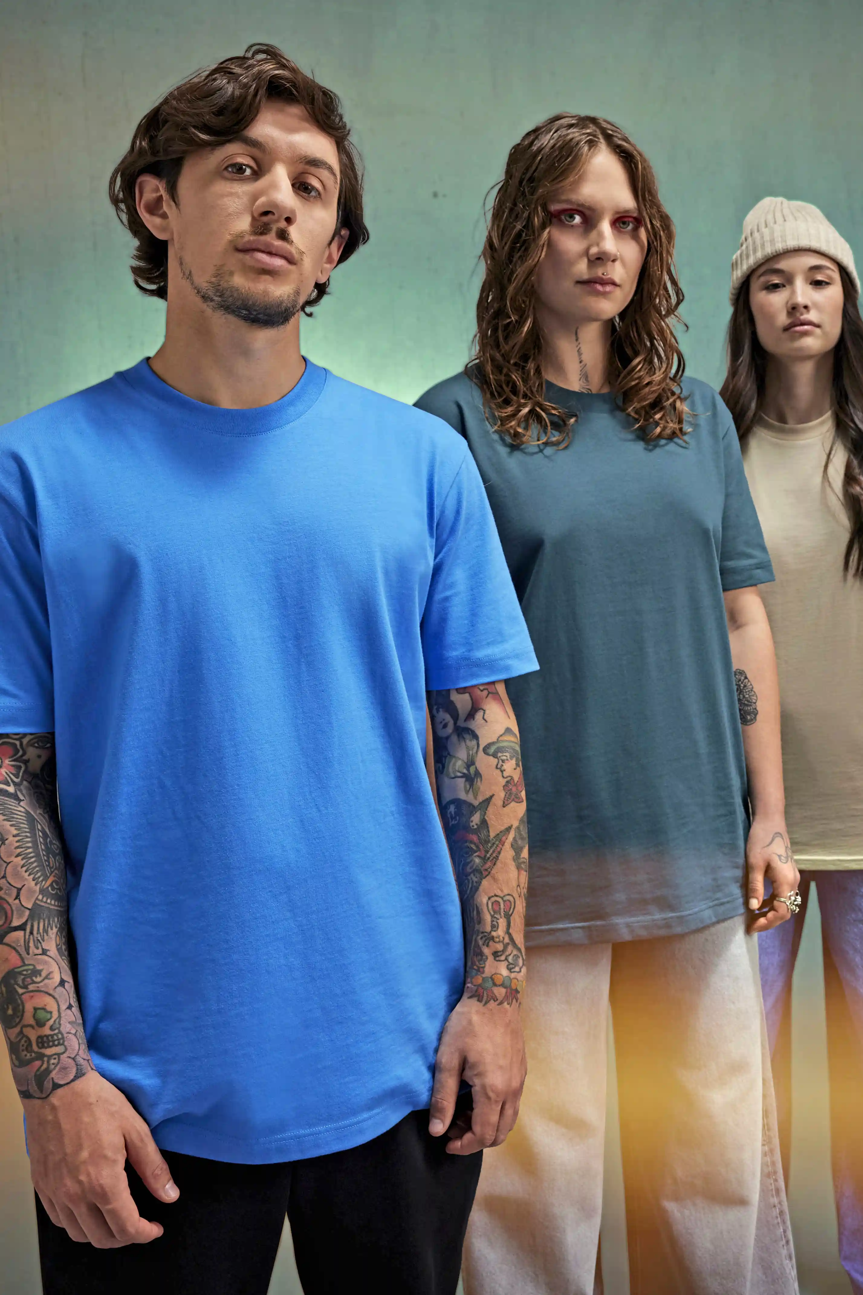 bc-tg002-e220-t-shirt-model-1 B&C #E220 T