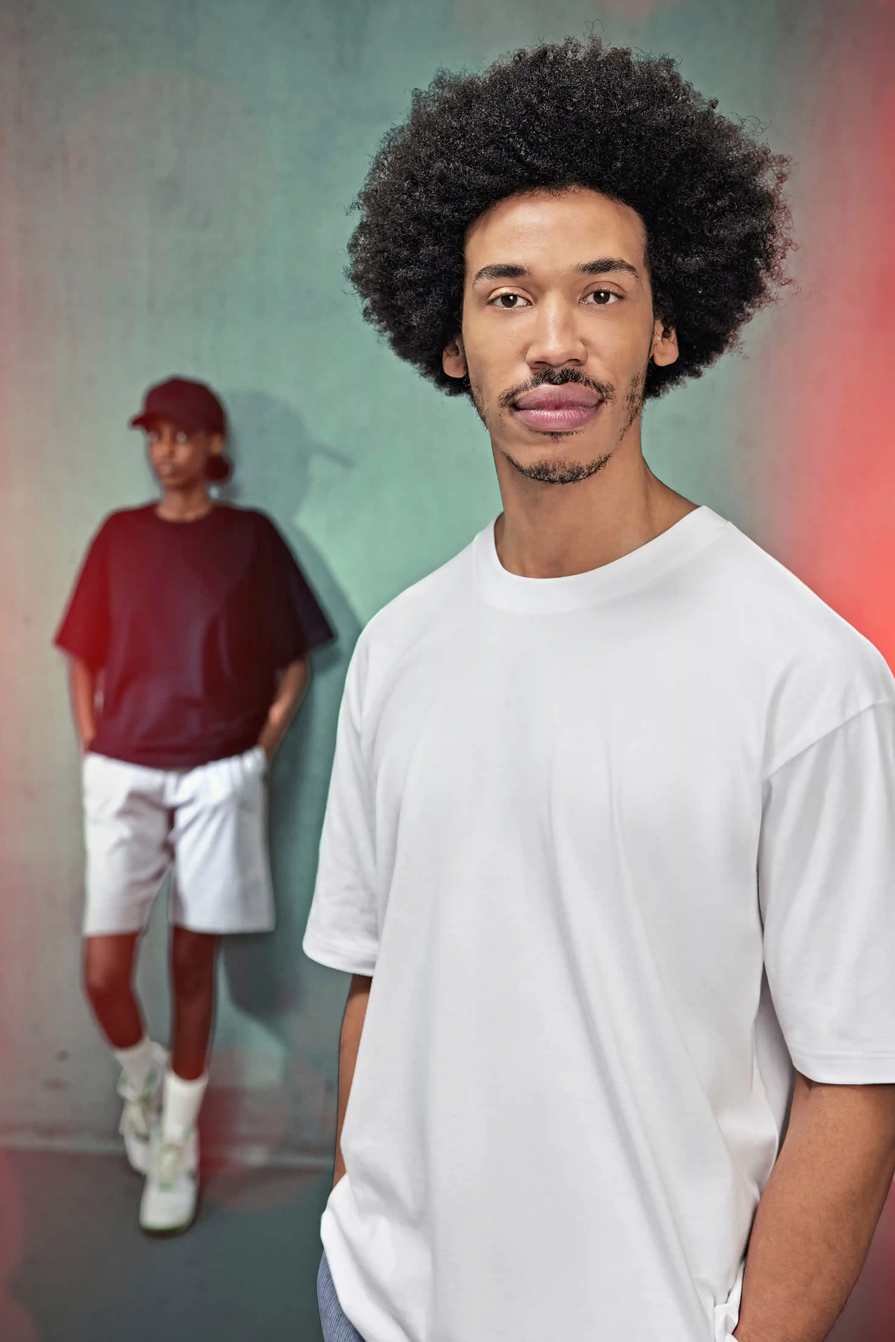 bc-tg001-e220-oversized-t-shirt-model-1 B&C #E220 Oversized T
