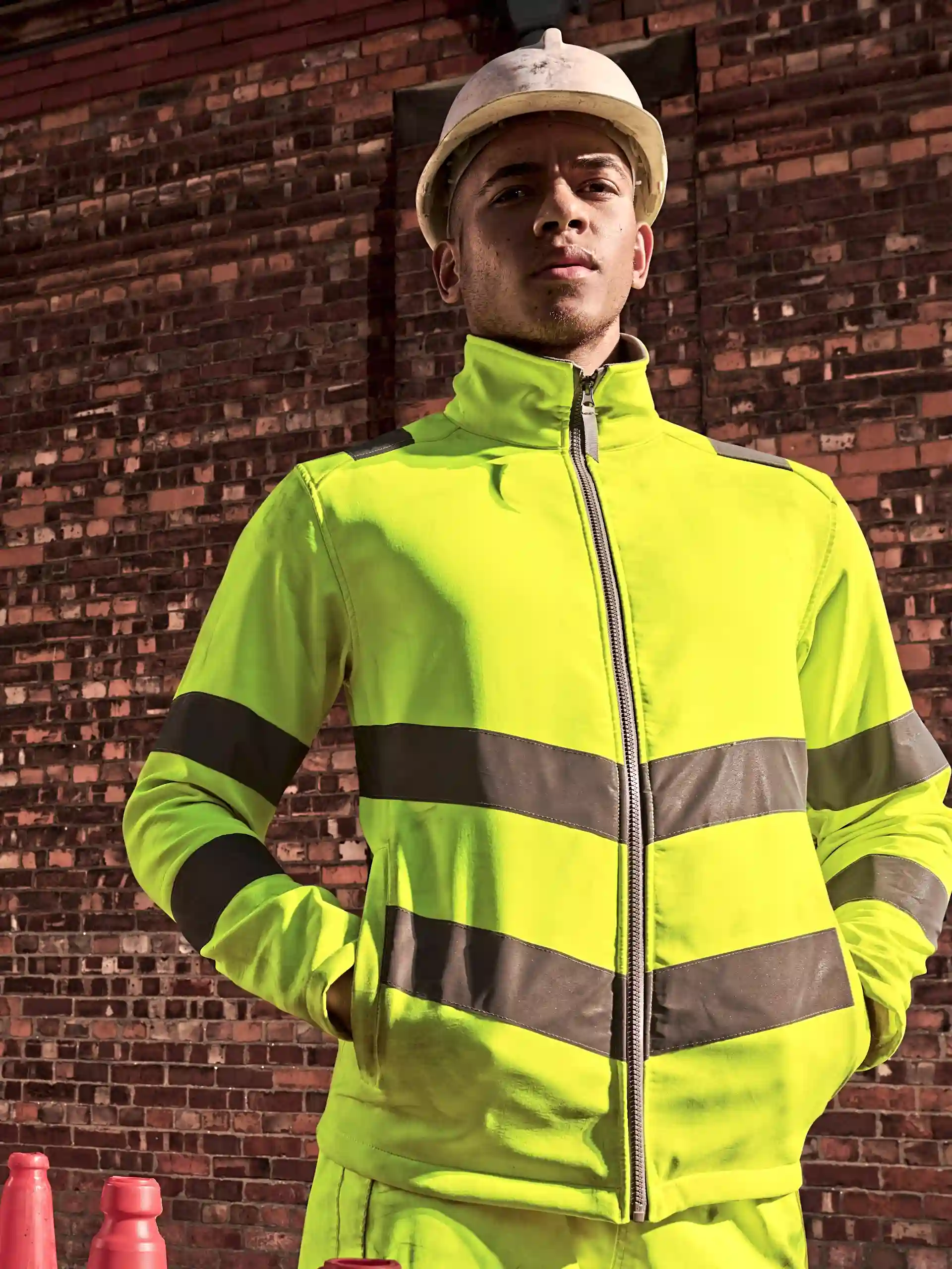 regatta-tra712-pro-contract-hi-vis-ablaze-2l-softshell-jacket-signalyellow-model-1 Regatta Pro Contract Hi-Vis Ablaze 2L Softshell Jacket