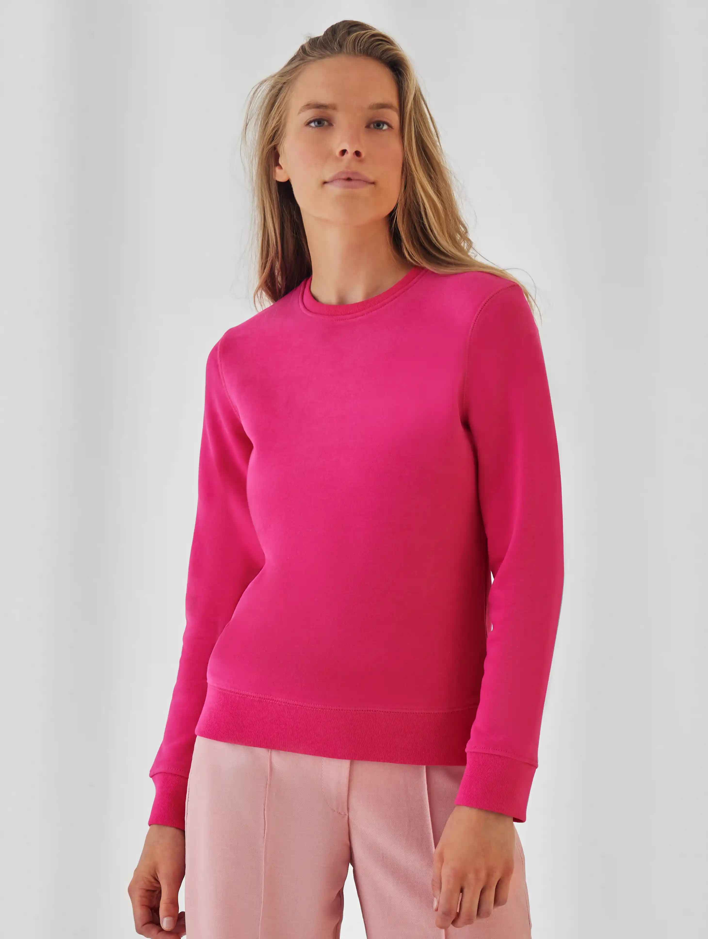 bc-ww01q-queen-crew-neck-sweatshirt-magenta-pink-model-1 B&C Queen Crew Neck Sweat Women