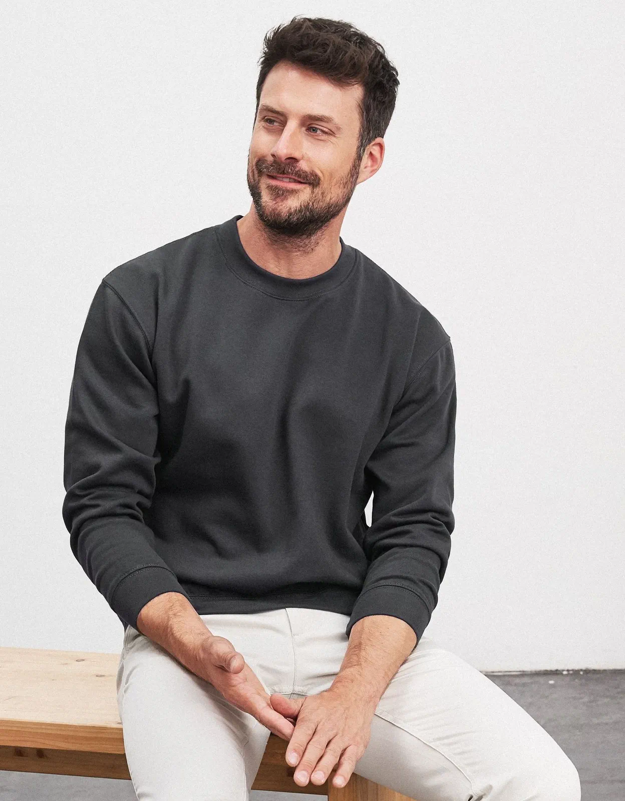 jn040-round-sweatshirt-heavy-model-0 James & Nicholson Round Sweat Heavy