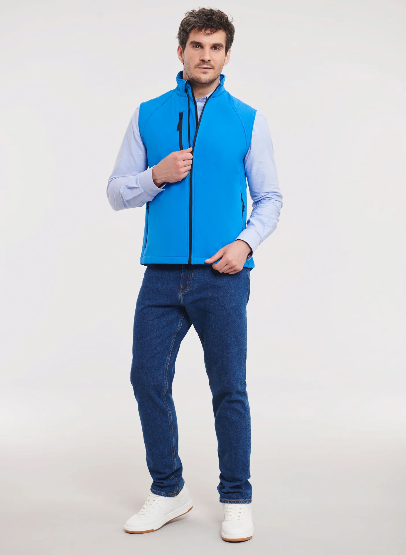 russell-r141m-mens-softshell-gilet-azureblue-model-2 Russell Men's Softshell-Gilet