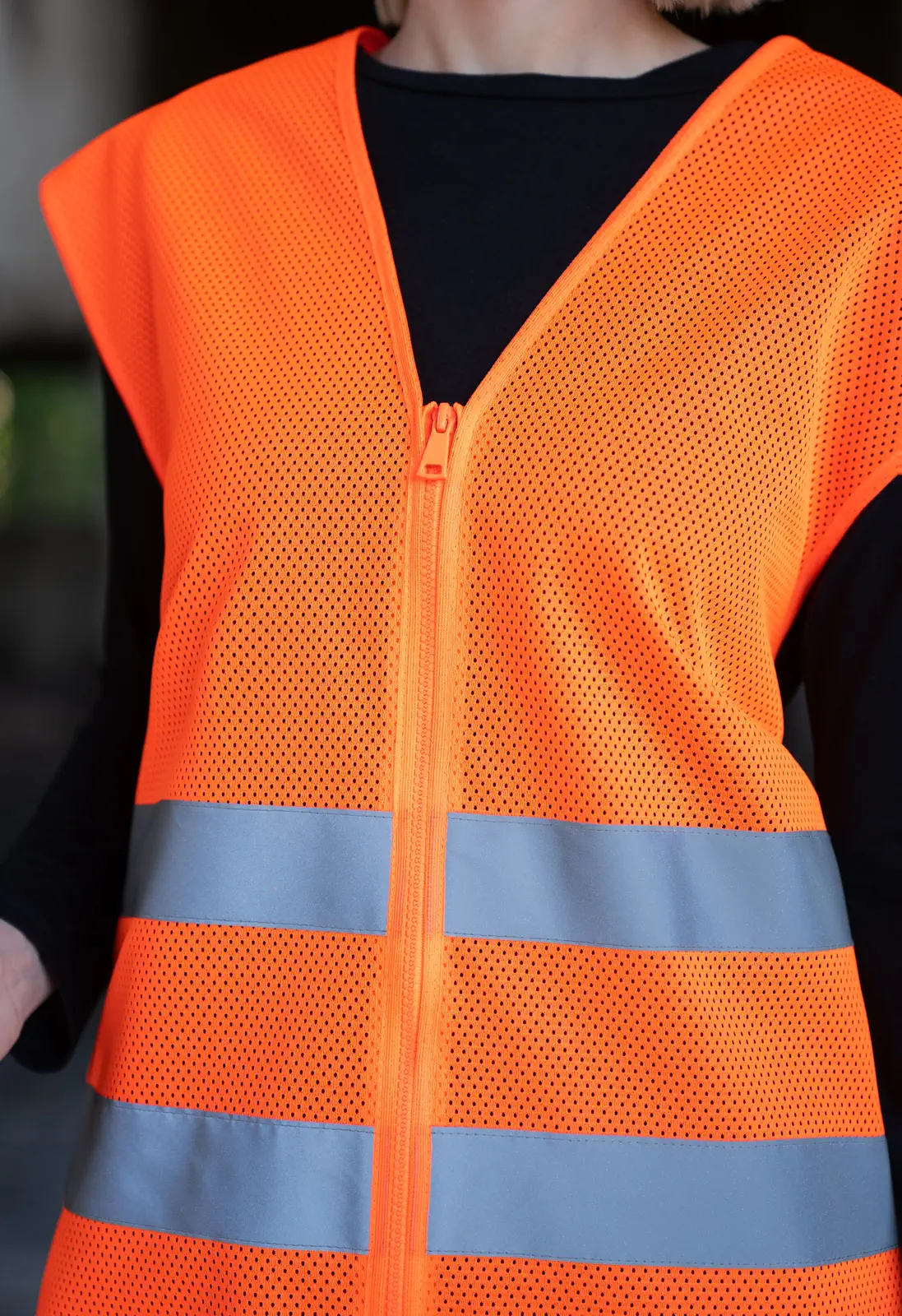 korntex-kxcmz-comfort-mesh-safety-vest-rhodes-co2-neutral-model-signalorange-0 Korntex Mesh-Warnweste Comfort-Fit mit Reißverschluss Rhodes