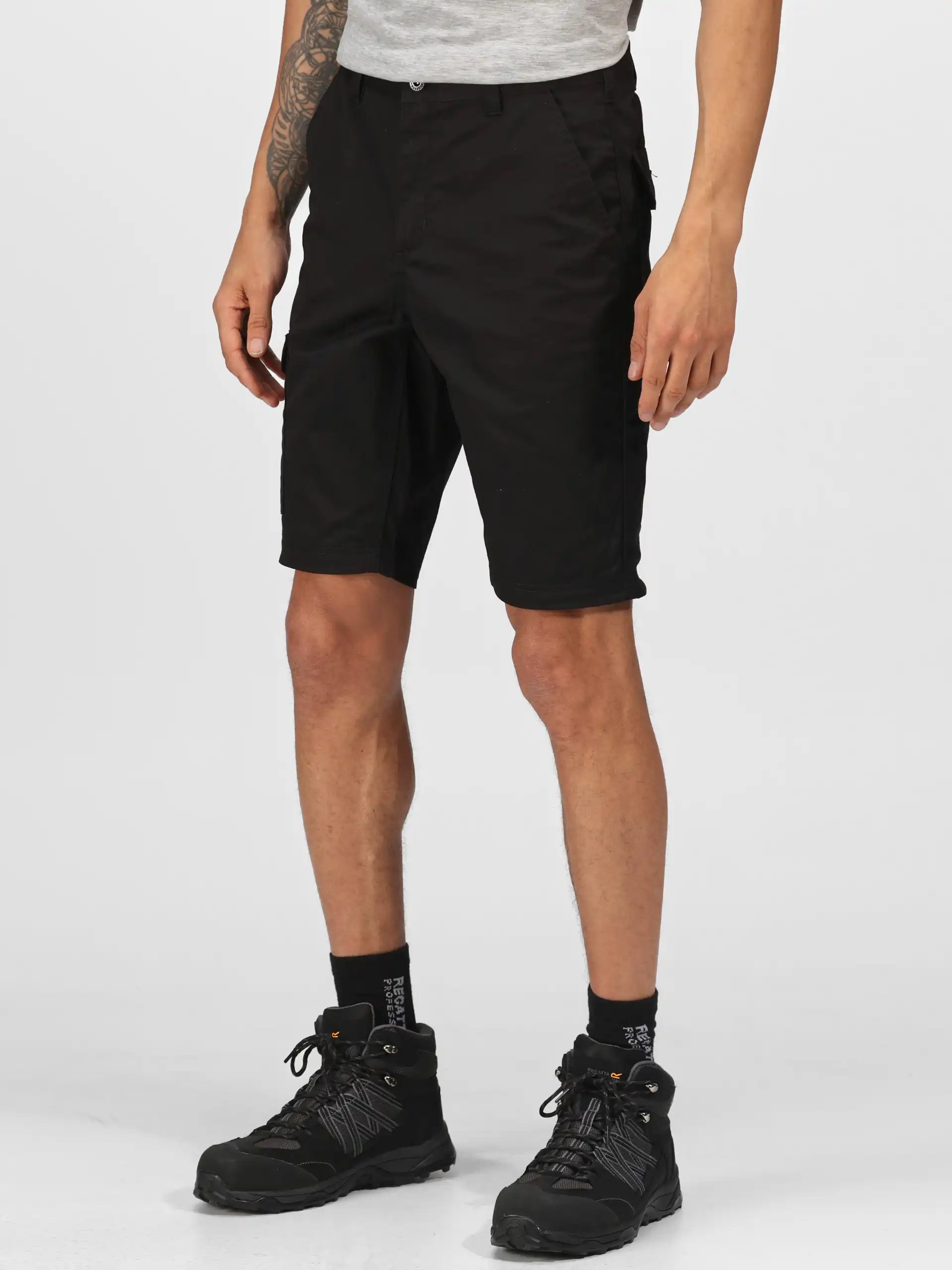 regatta-trj389-mens-pro-cargo-short-black-model-1 Regatta Men´s Pro Cargo Shorts