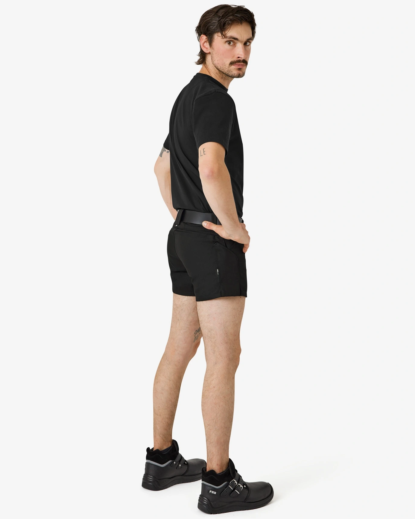 FHB-12531-maik-zunft-shorts-extra-kurz-schwarz-model-4 FHB Zunft-Shorts MAIK extra kurz