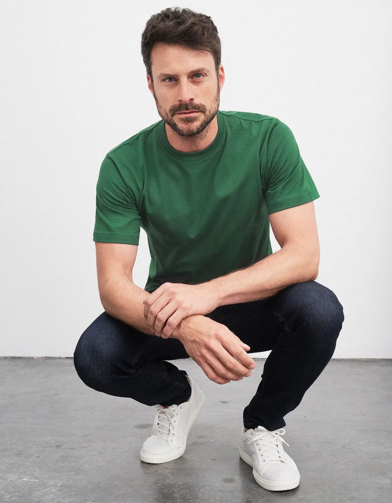 jn002-round-t-shirt-heavy-model-1 James & Nicholson Round-T Heavy