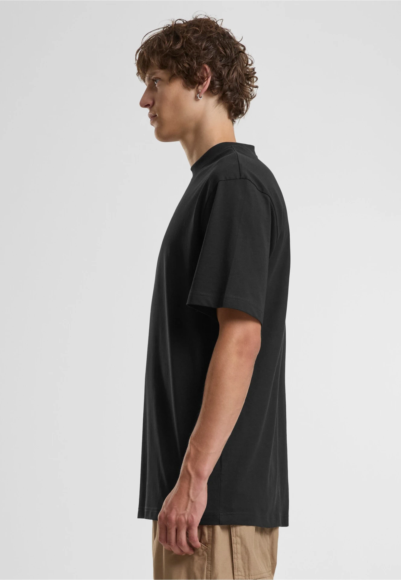 BYB-BY310-tall-t-shirt-black-model-1 Build Your Brand Tall Tee