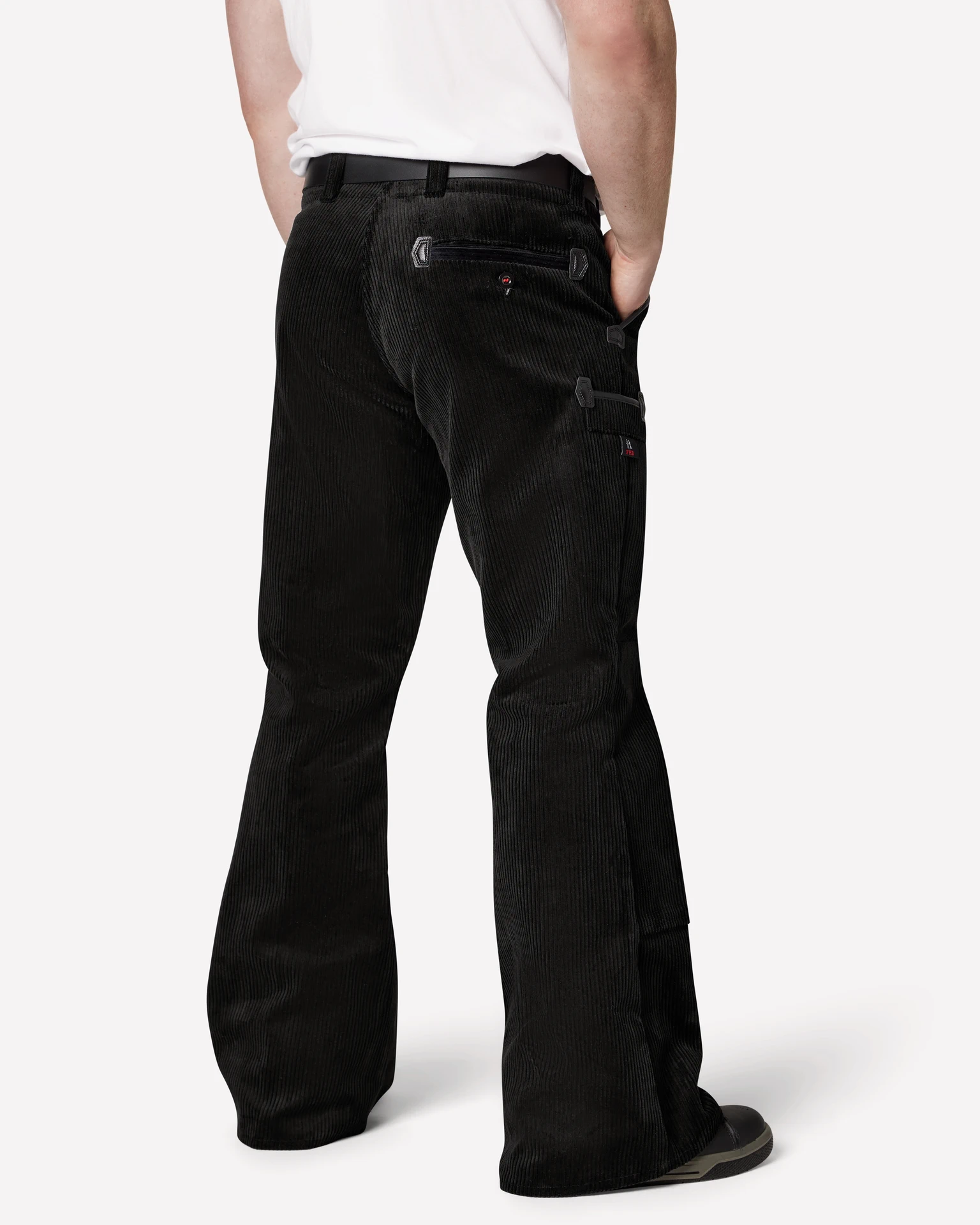 FHB-50084-mirko-zunfthose-trenkercord-schwarz-model-2 FHB Zunfthose MIRKO Trenkercord