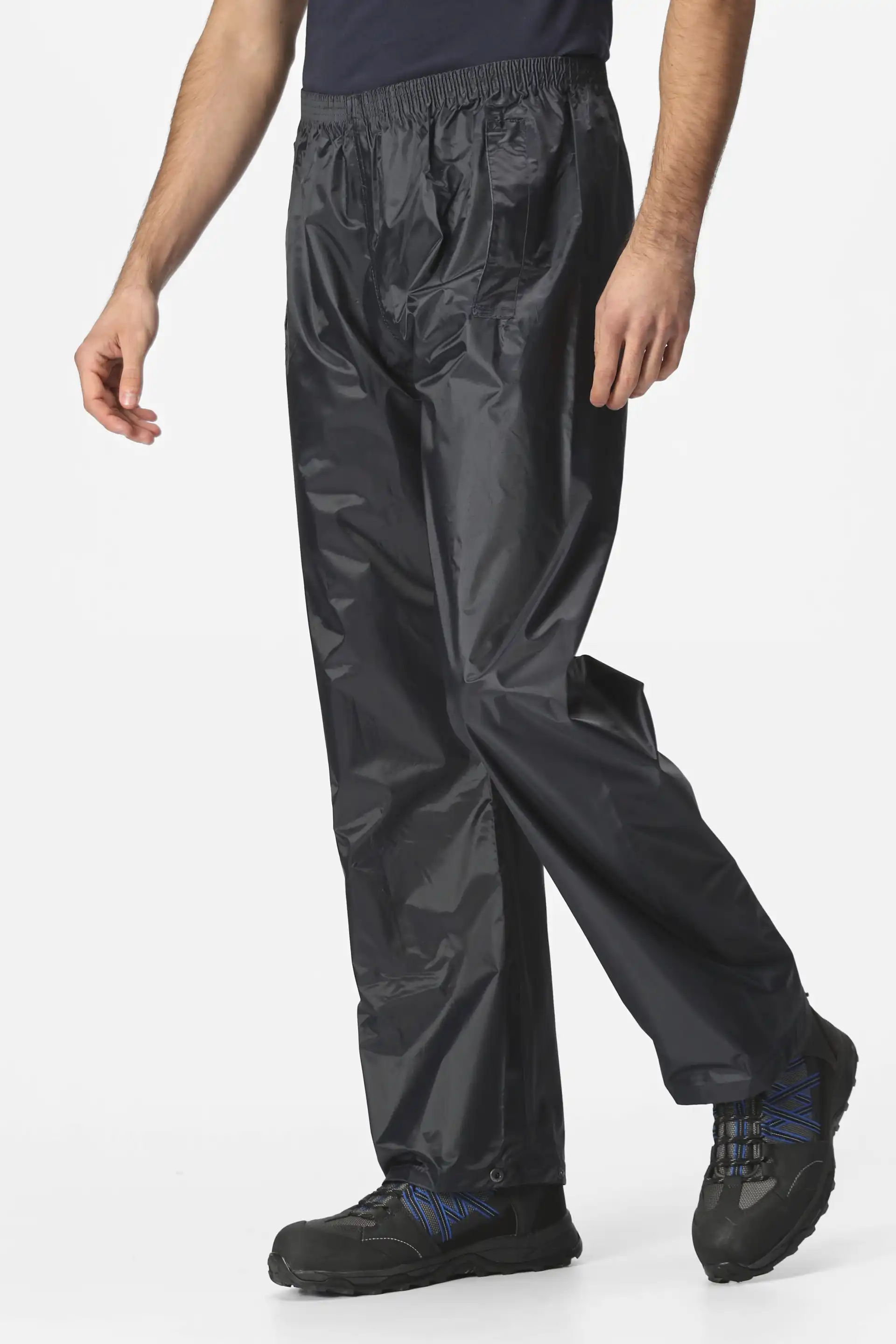 regatta-trw308-pro-stormbreak-trousers-black-model-1 Regatta Pro Stormbreak Trousers