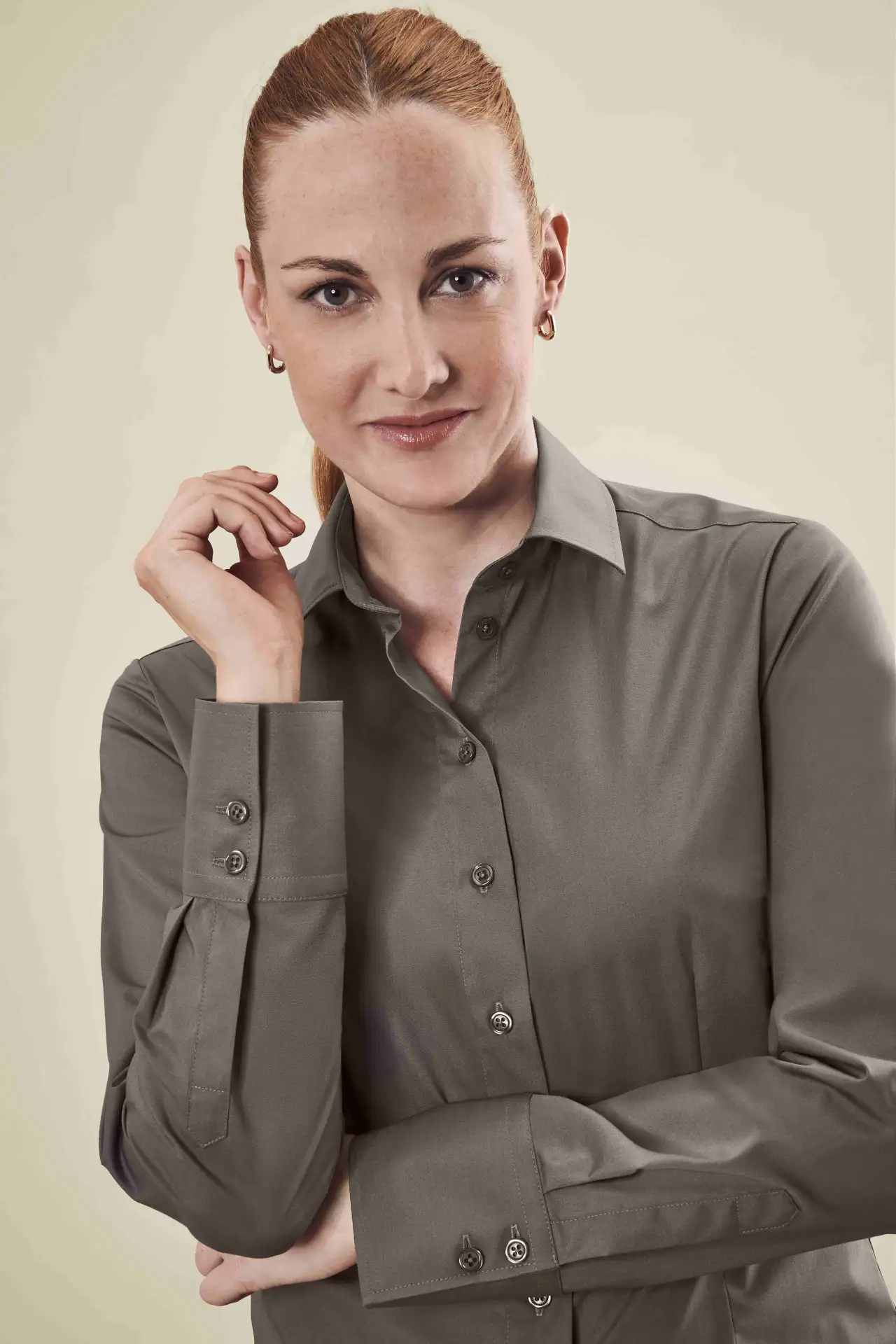 greiff-6515-damen-bluse-11-rf-basic_1120_taupe-model-1 GREIFF Damen Bluse BASIC Regular Fit