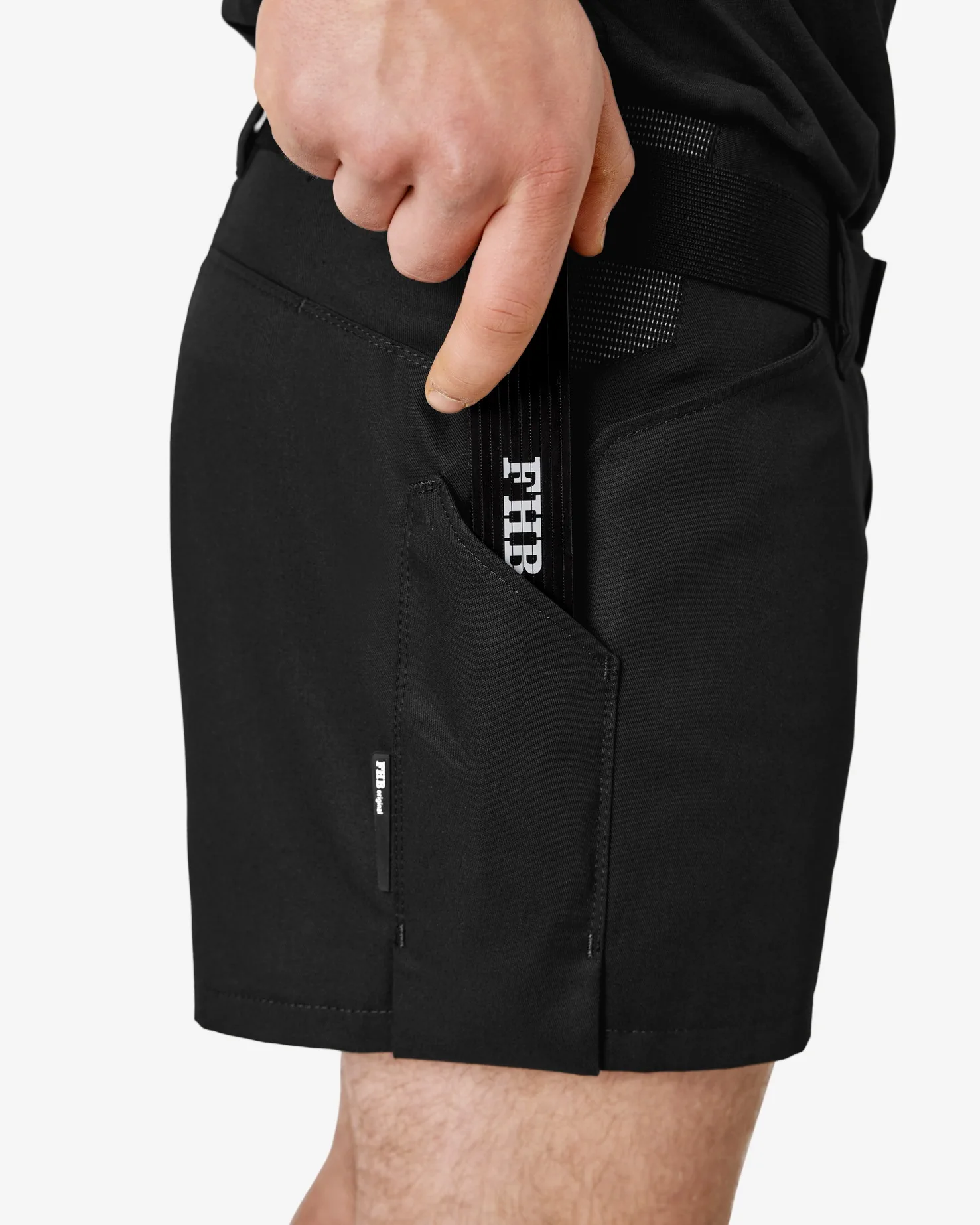 FHB-12531-maik-zunft-shorts-extra-kurz-schwarz-model-3 FHB Zunft-Shorts MAIK extra kurz
