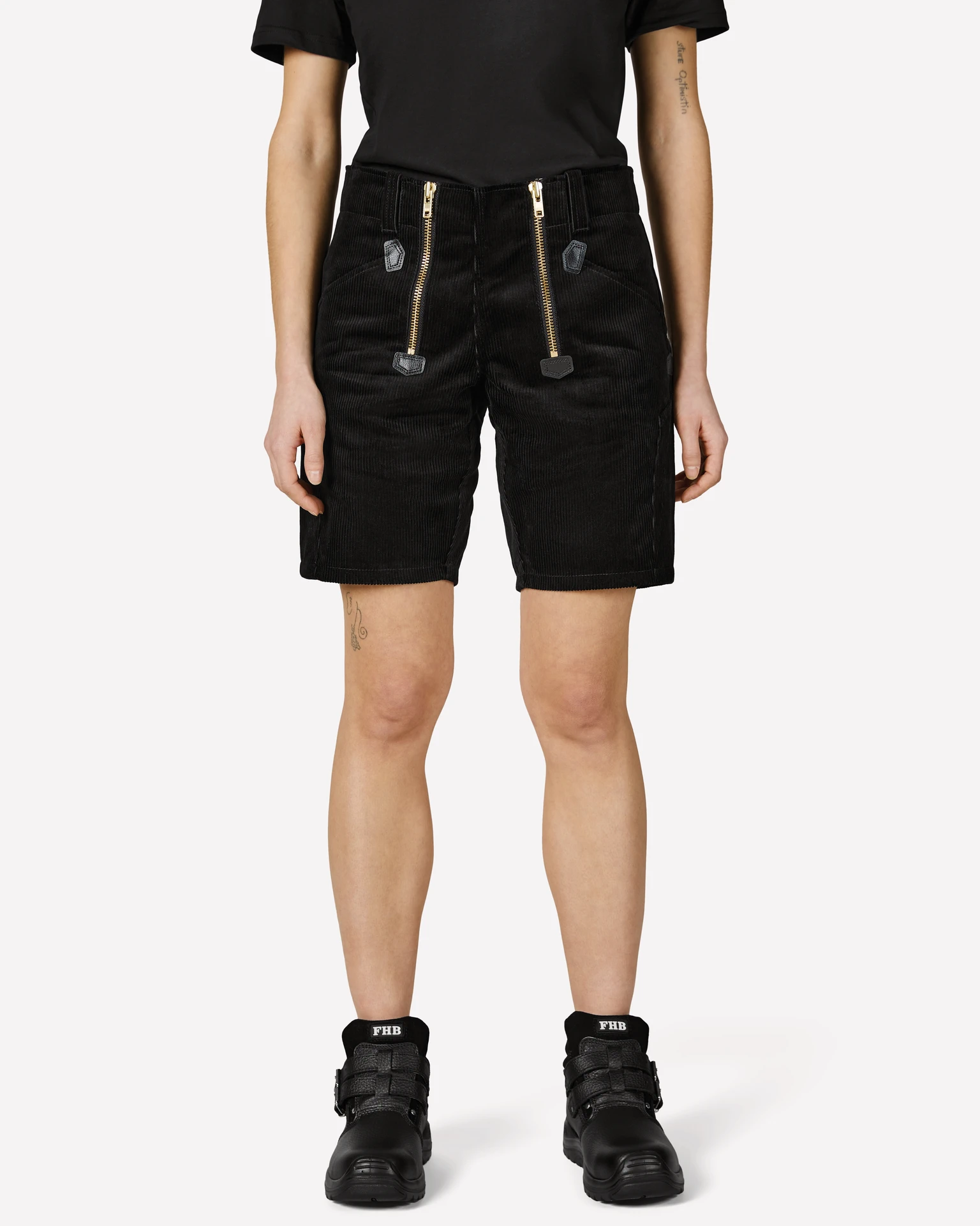 FHB-20033-hans-zunft-shorts-genuacord-schwarz-model-0 FHB Zunftshort HANS Genuacord