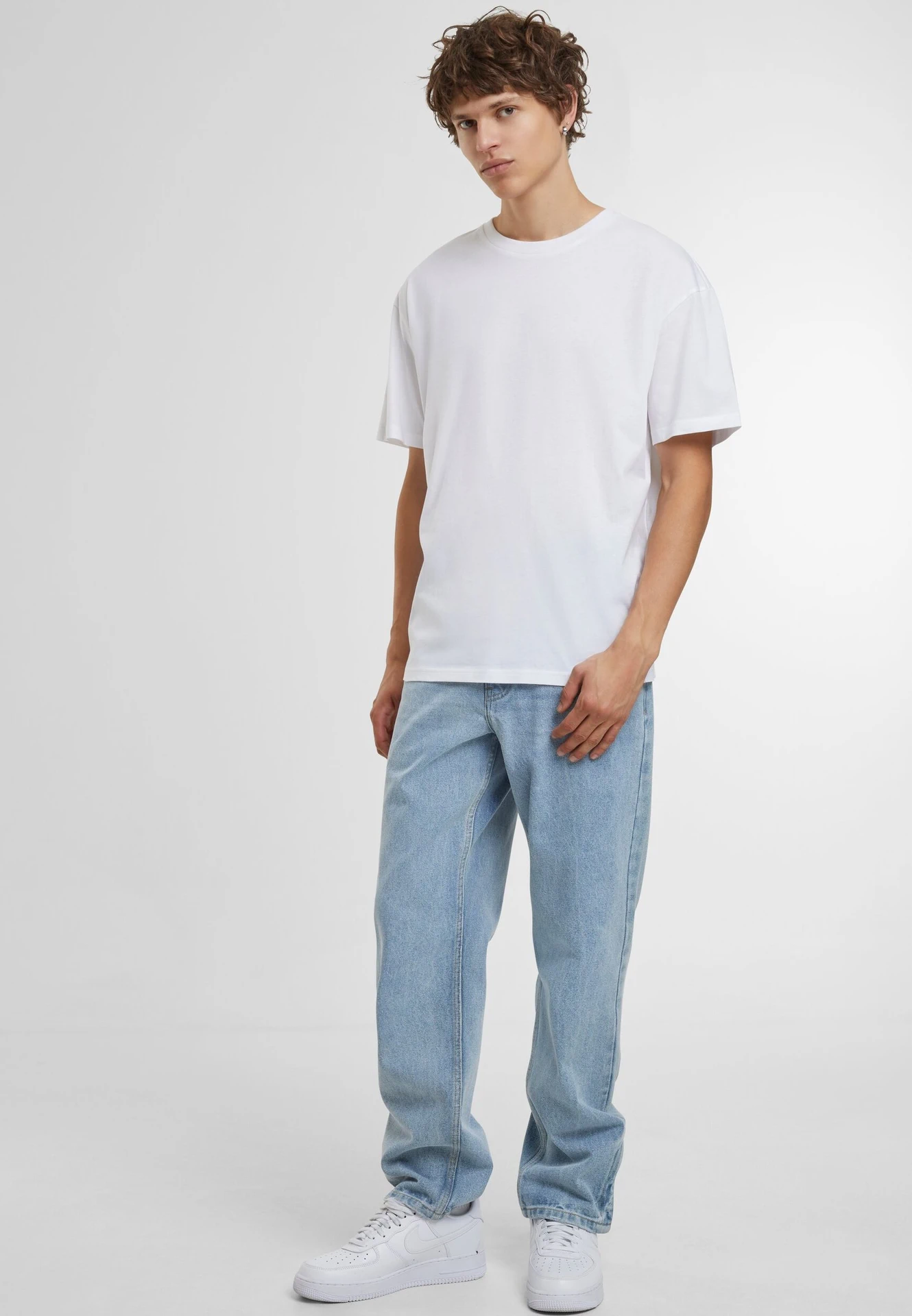 BYB-BB035-light-basic-loose-t-shirt-white-model-3 Build Your Brand Light Basic Loose Tee