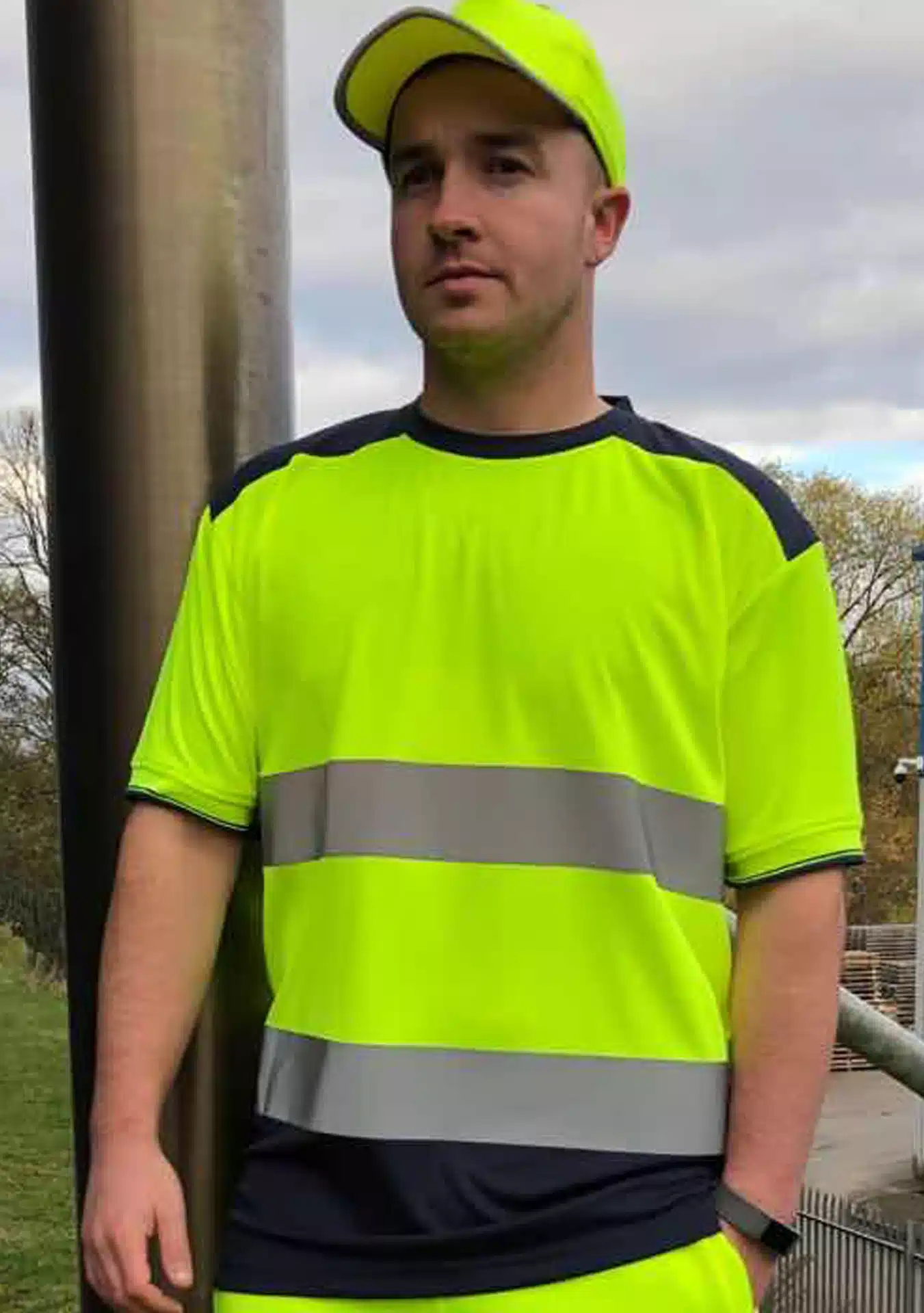 yoko-hvj400-hi-vis-two-tone-t-shirt-hi-vis-yellow-black-model-1 YOKO Hi-Vis Two-Tone T-Shirt