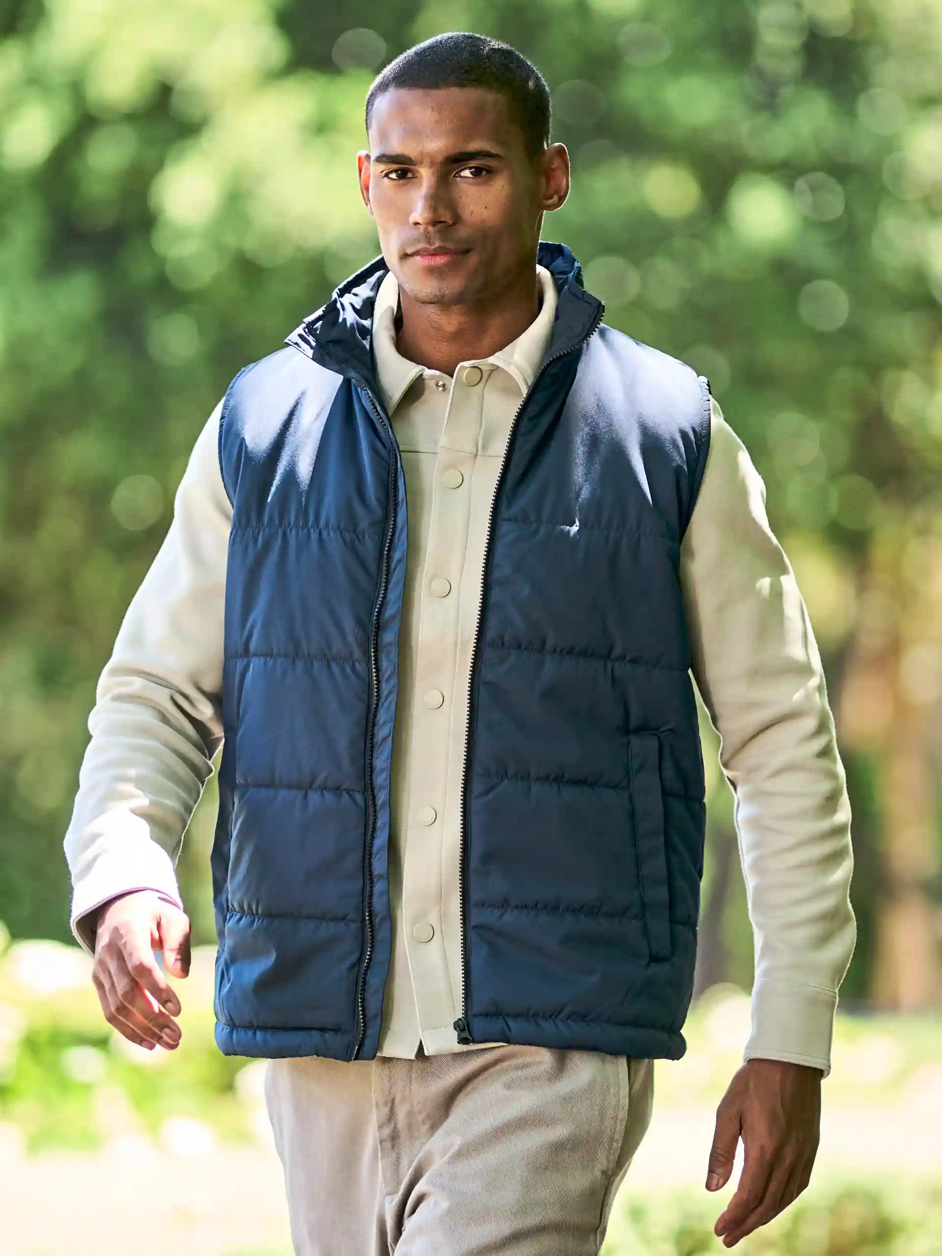 regatta-tra842-access-insulated-bodywarmwer-navy-black-model-1 Regatta Access Insulated Bodywarmer