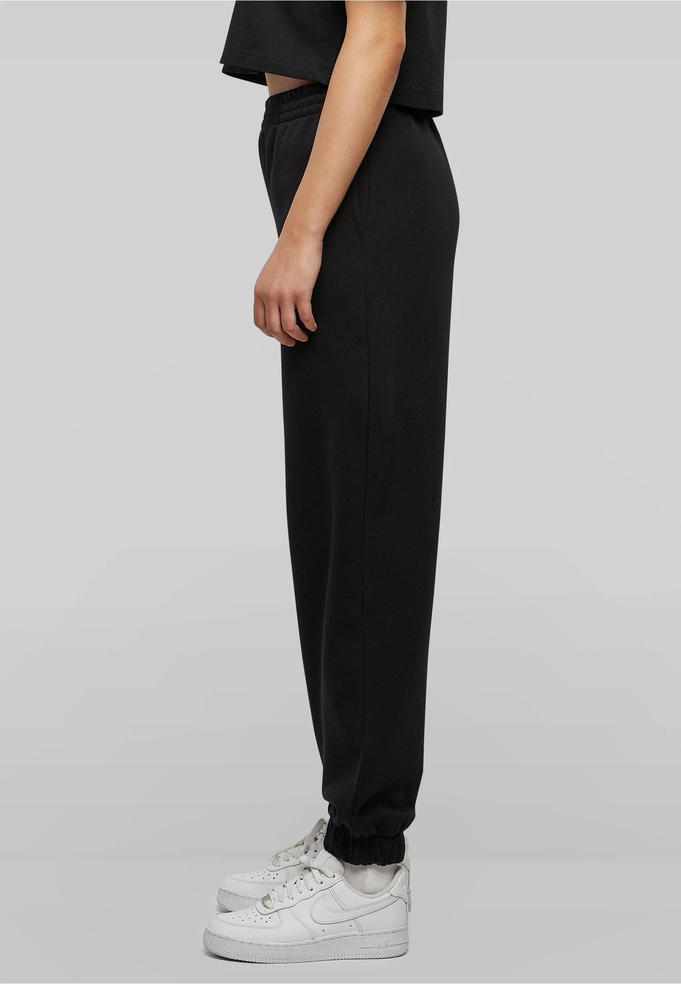 BYB-BY265-ladies-high-waist-ballon-sweat-pants-black-model-1 Build Your Brand Ladies High Waist Ballon Sweat Pants