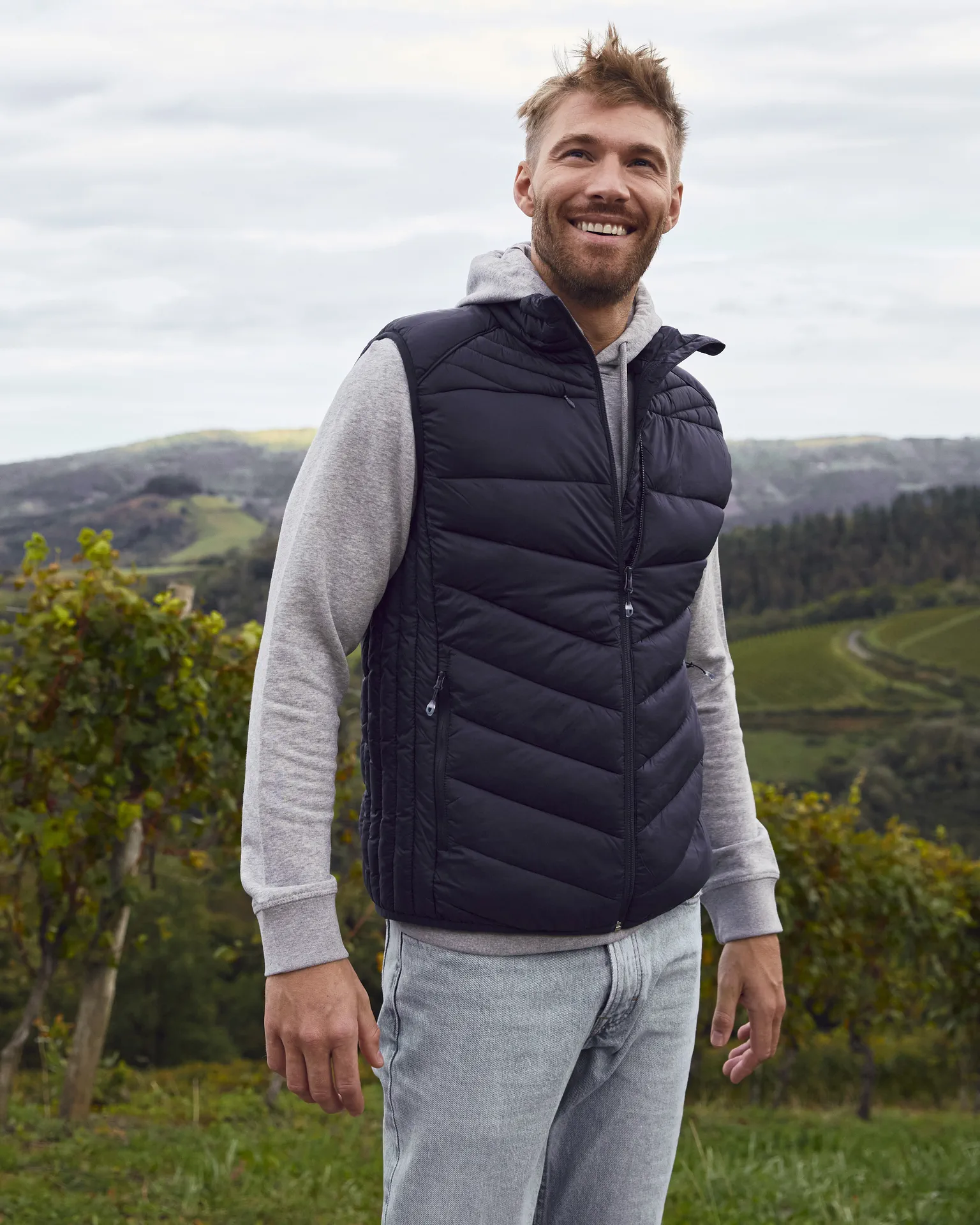 clique-0200974-idaho-vest-men-darknavy-model-1 CLIQUE Herren Steppweste Idaho