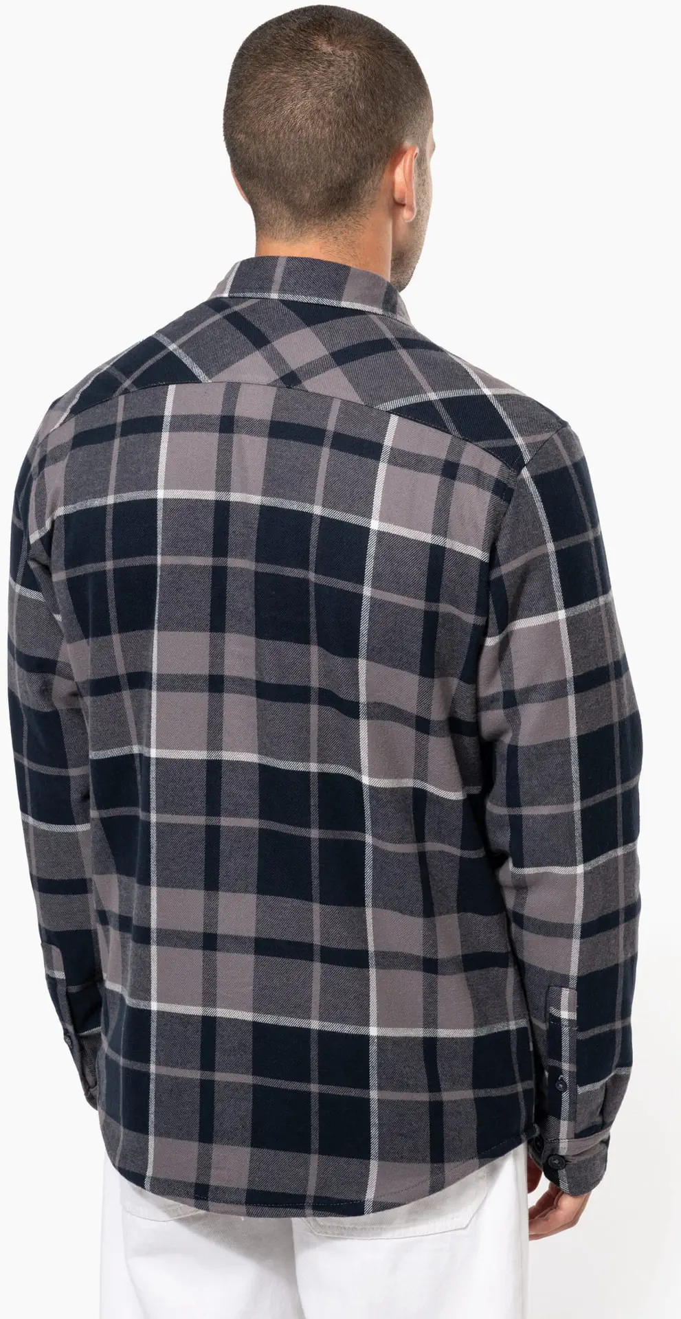 K579-flanellhemd-mit-sherpafleecefutter-model-1 Kariban Flanellhemd mit Sherpafleecefutter