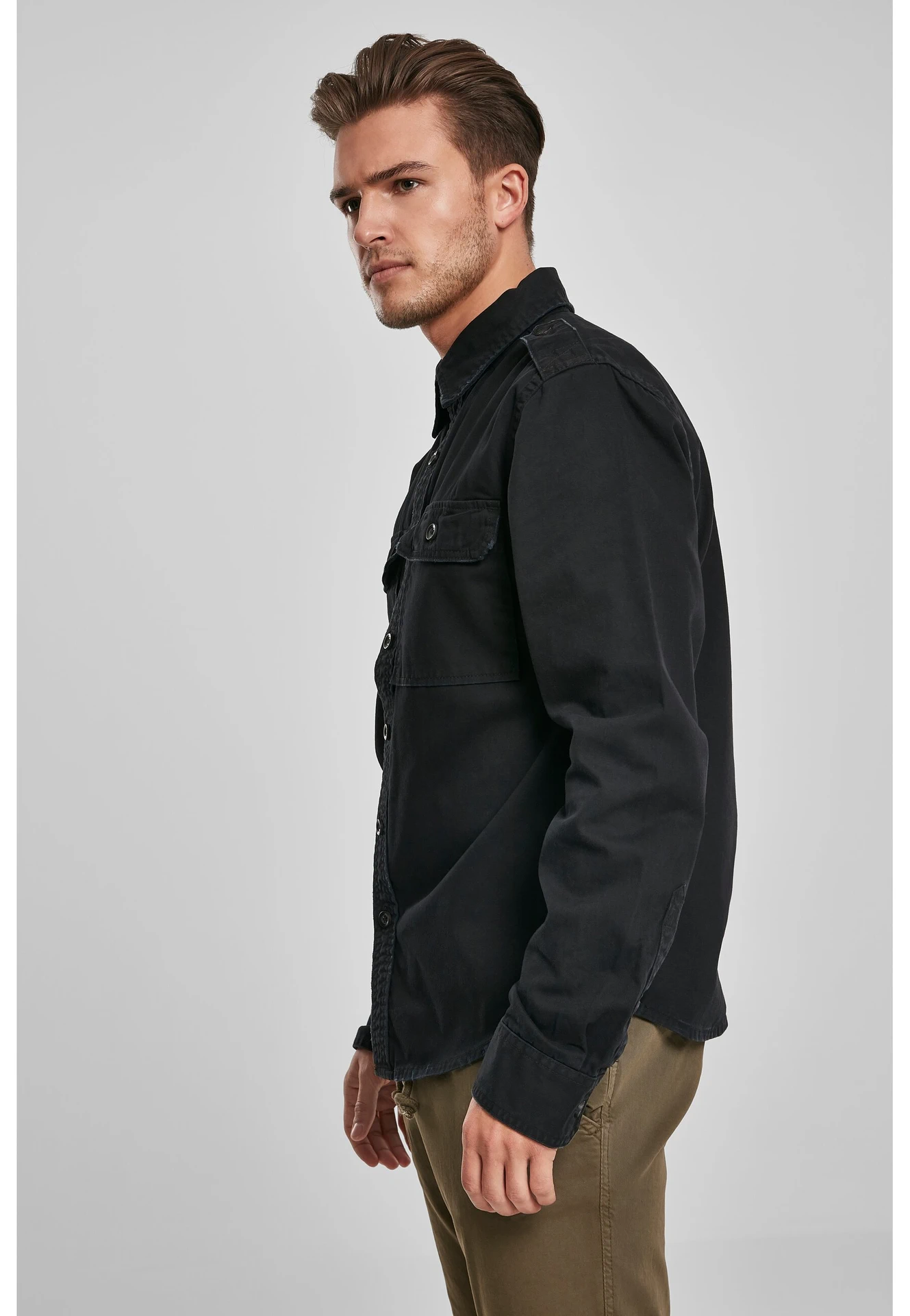 BYB-B9373-vintage-shirt-long-sleeve-black-model-1 Build Your Brand Vintage Shirt Long Sleeve