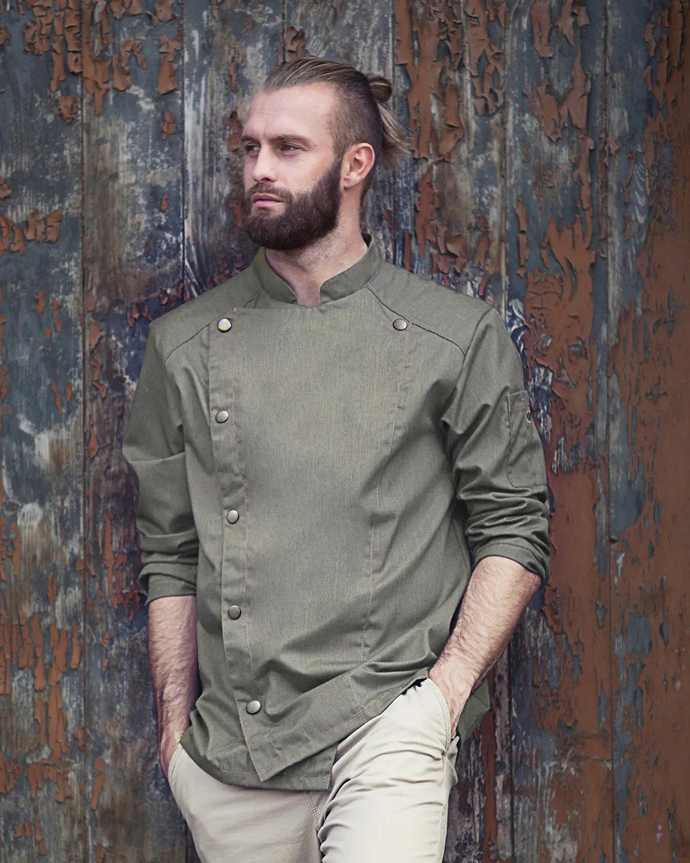 karlowsky-jm24-kochjacke-jeans-style-vintagemossgreen-model-0 KARLOWSKY Kochjacke Jeans 1892 Tennessee