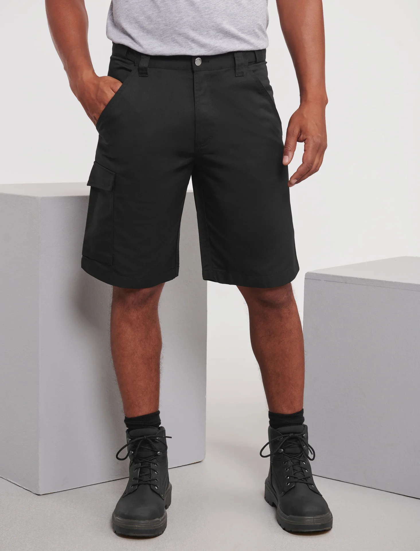 russell-r002m-poly-cotton-twill-shorts-black-model-1 Russell Workwear Polycotton Twill Shorts