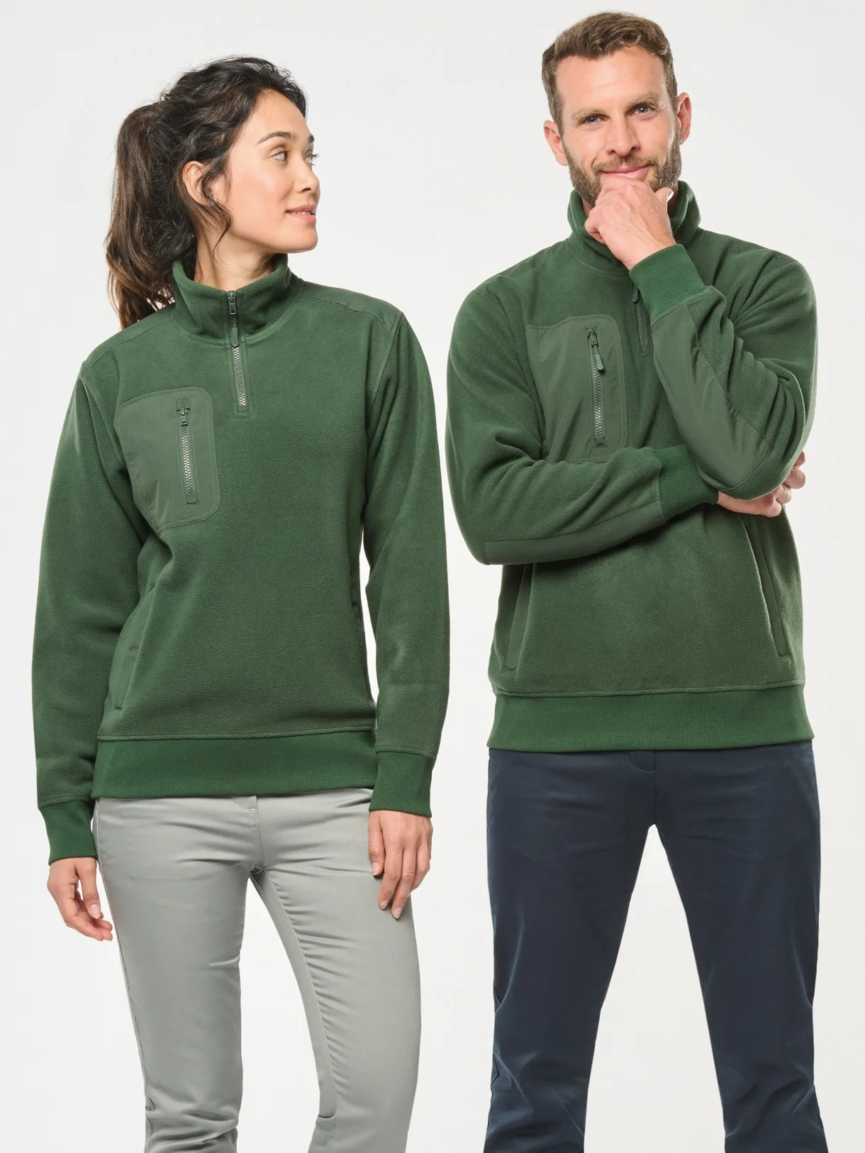 kariban-WK905-workwear-fleece-mit-viertel-zip-forestgreen-model-0 Kariban Workwear Fleece mit 1/4 Zip