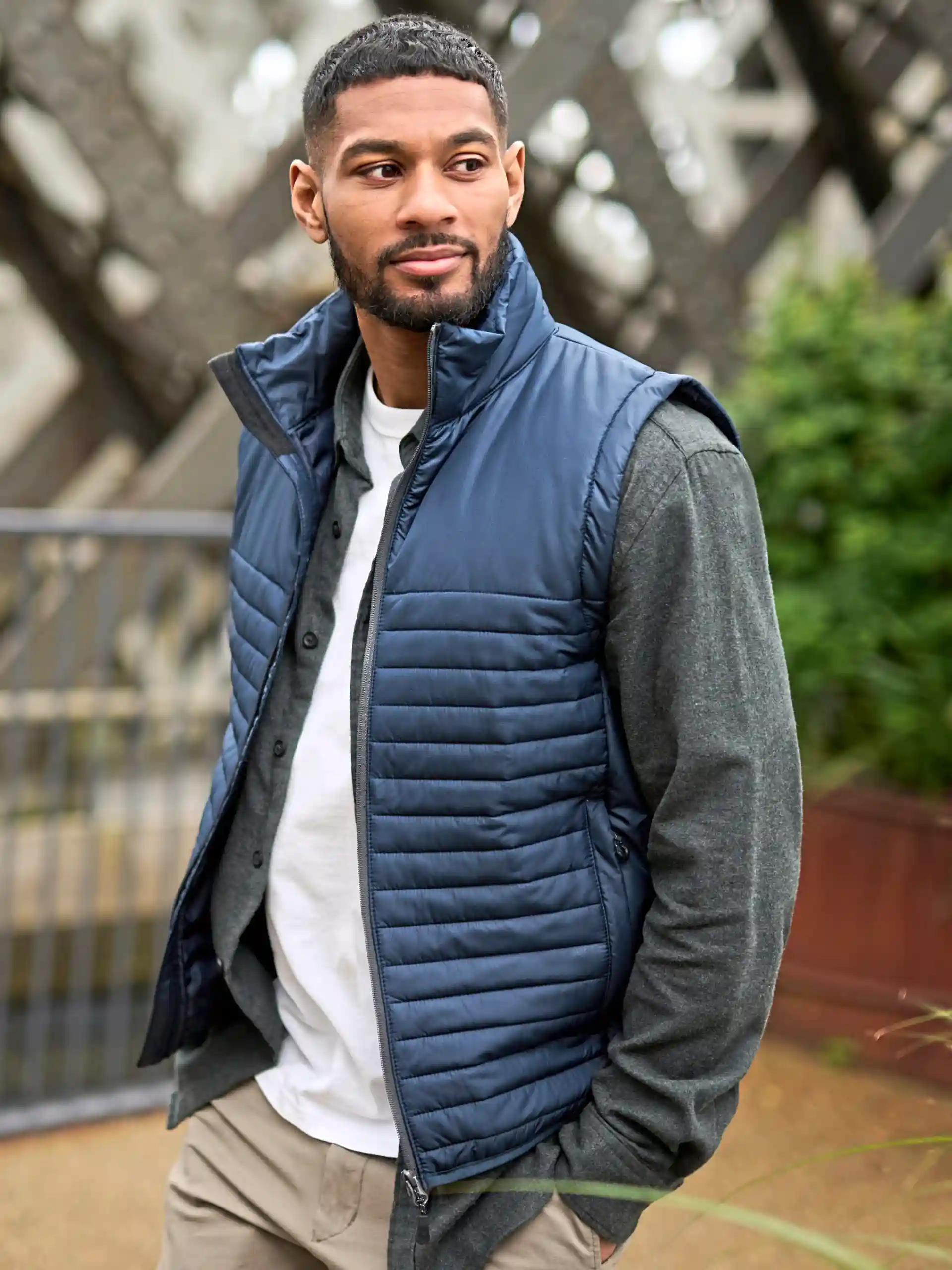 regatta-tra861-honestly-made-recycled-thermal-bodywarmer-navy-model-1 Regatta Honestly Made Recycled Thermal Bodywarmer