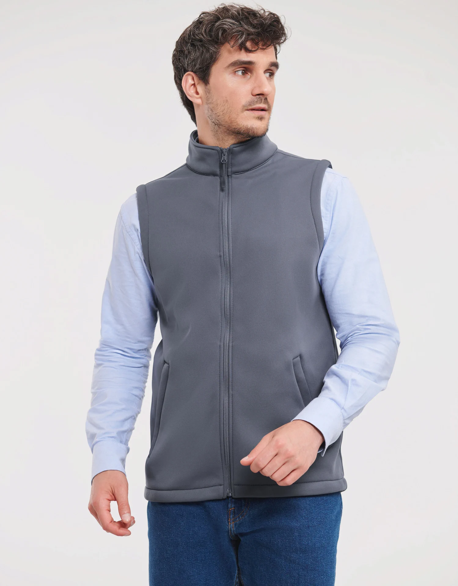 russell-r041m-mens-smart-softshell-gilet-convoygrey-model-1 Russell Men's Smart Softshell Gilet