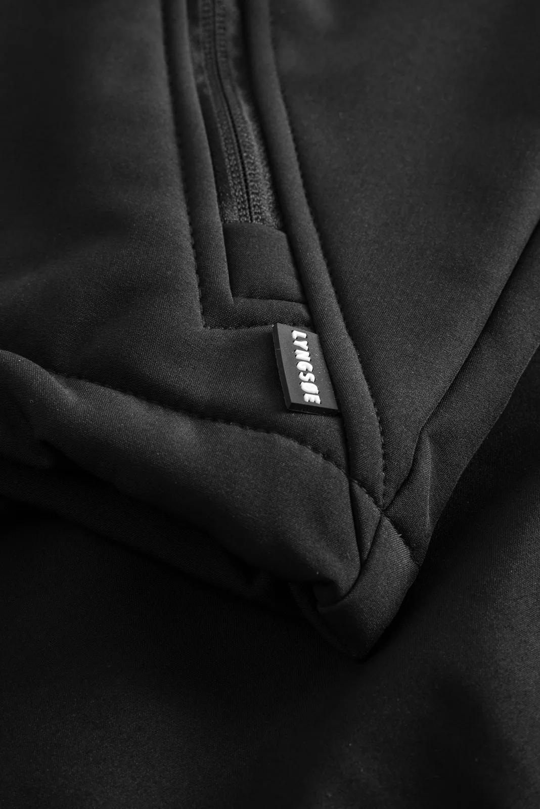 lyngsoe-fox200-softshell-jacke-schwarz-detail-7 Lyngsøe FOX200 Softshell Jacke
