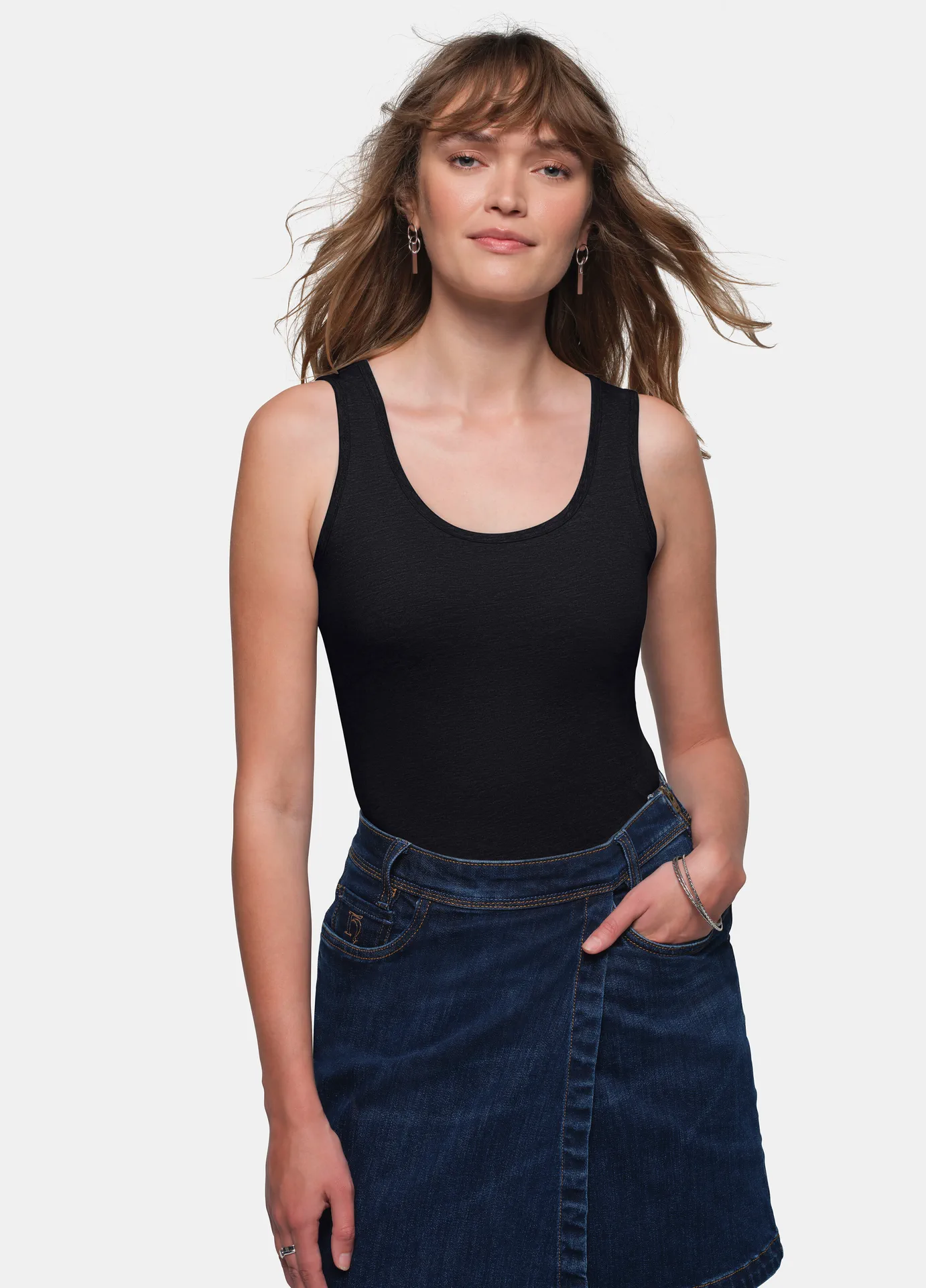 hakro-159-damen-tank-top-classic-schwarz-model-0 HAKRO Women-Tank-Top 159 Classic