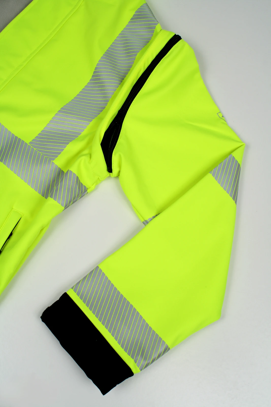 lyngsoe-fox471-atmungsaktive-hi-vis-softshell-jacke-leuchtgelb-schwarz-detail-5 Lyngsøe FOX471 Atmungsaktive Hi-Vis Softshell Jacke