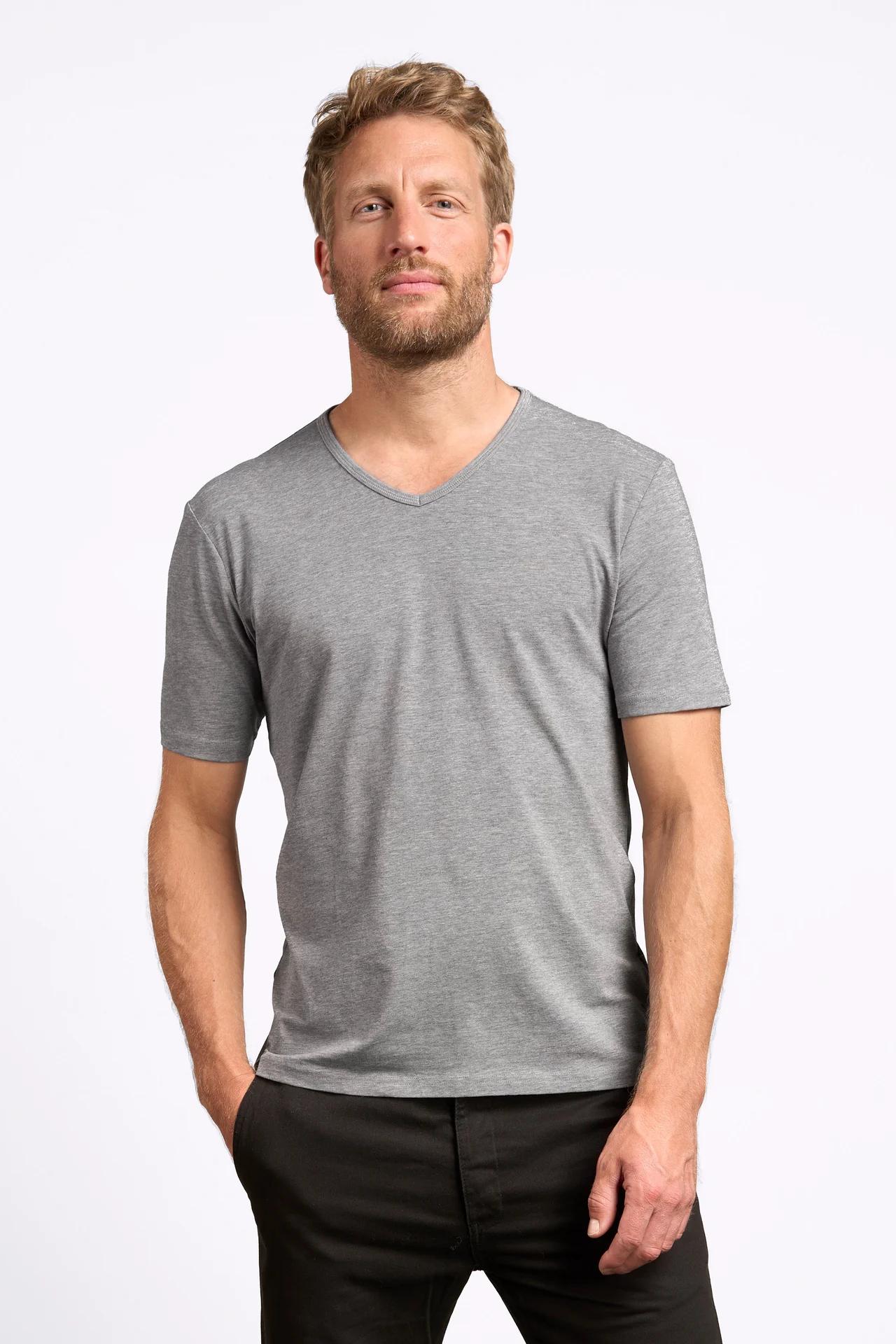 Promodoro Men's Slim Fit V-Neck-T