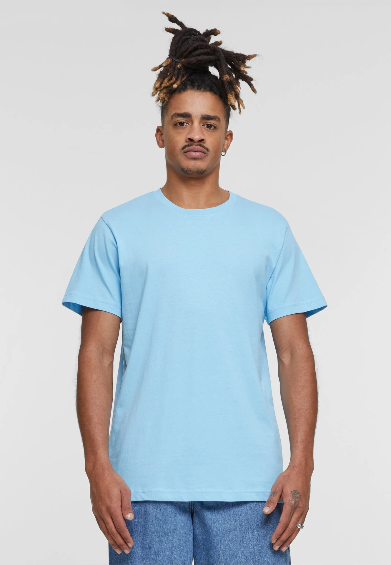BYB-BY004-t-shirt-round-neck-balticblue-model-0 Build Your Brand T-Shirt Round Neck