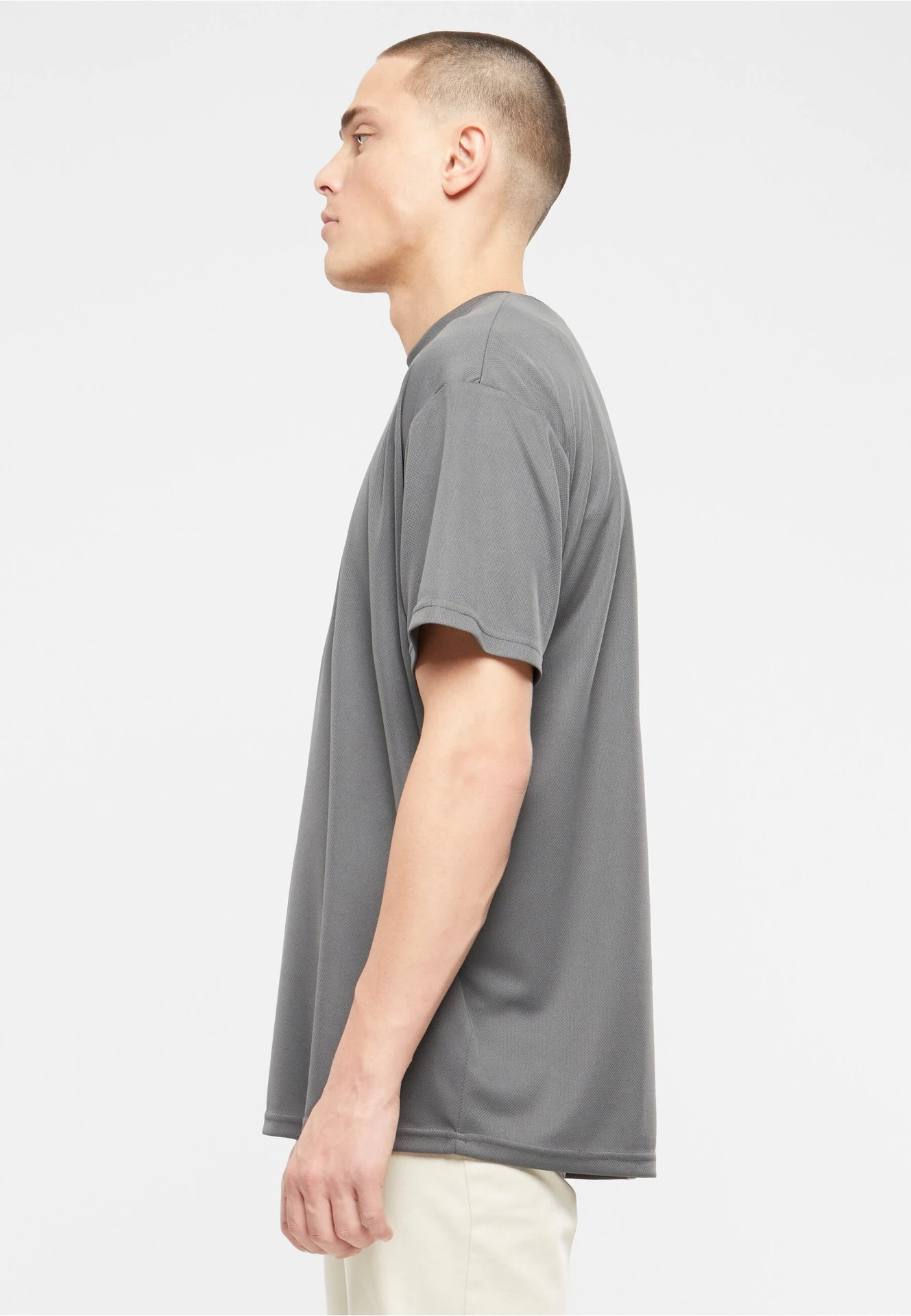 BYB-BY249-e-sports-t-shirt-darkshadow-model-1 Build Your Brand E-Sports Tee