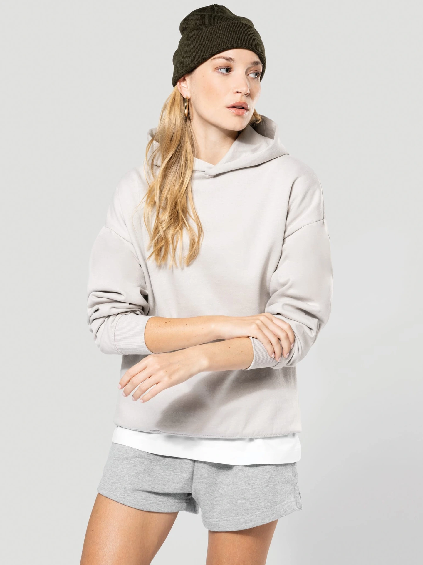 kariban-K4018-oversize-kapuzen-sweater-clay-model-1 Kariban Oversize Kapuzen Sweater
