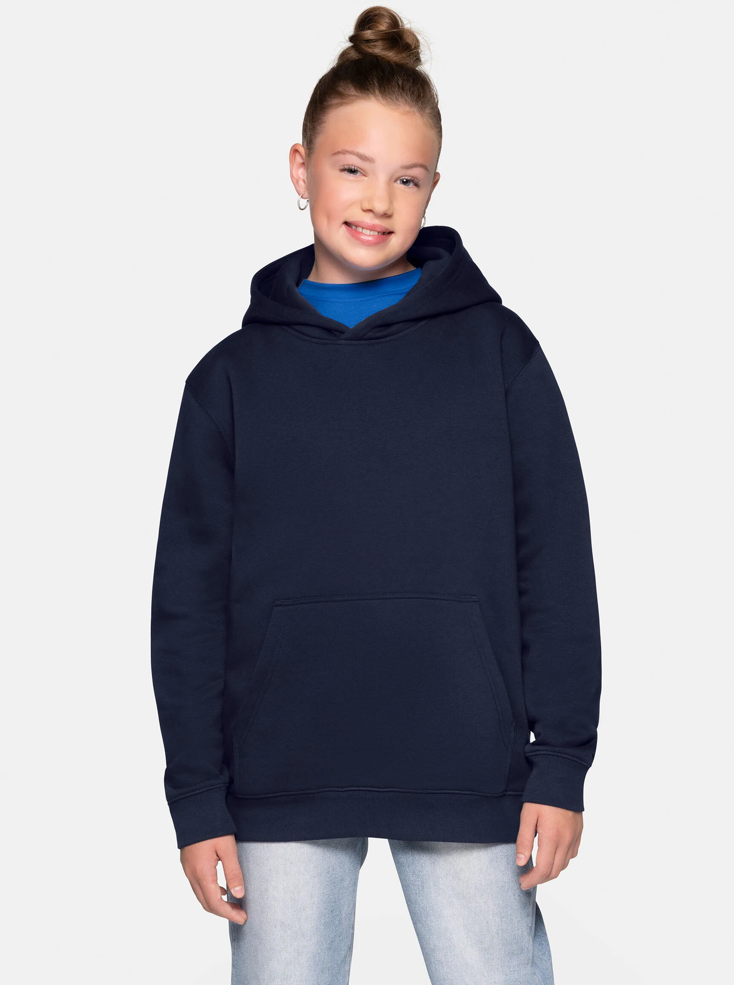 hakro-562-kinder-kapuzen-sweatshirt-bio-baumwolle-tinte-model-0 HAKRO Kinder Kapuzen-Sweatshirt 562 Bio-Baumwolle